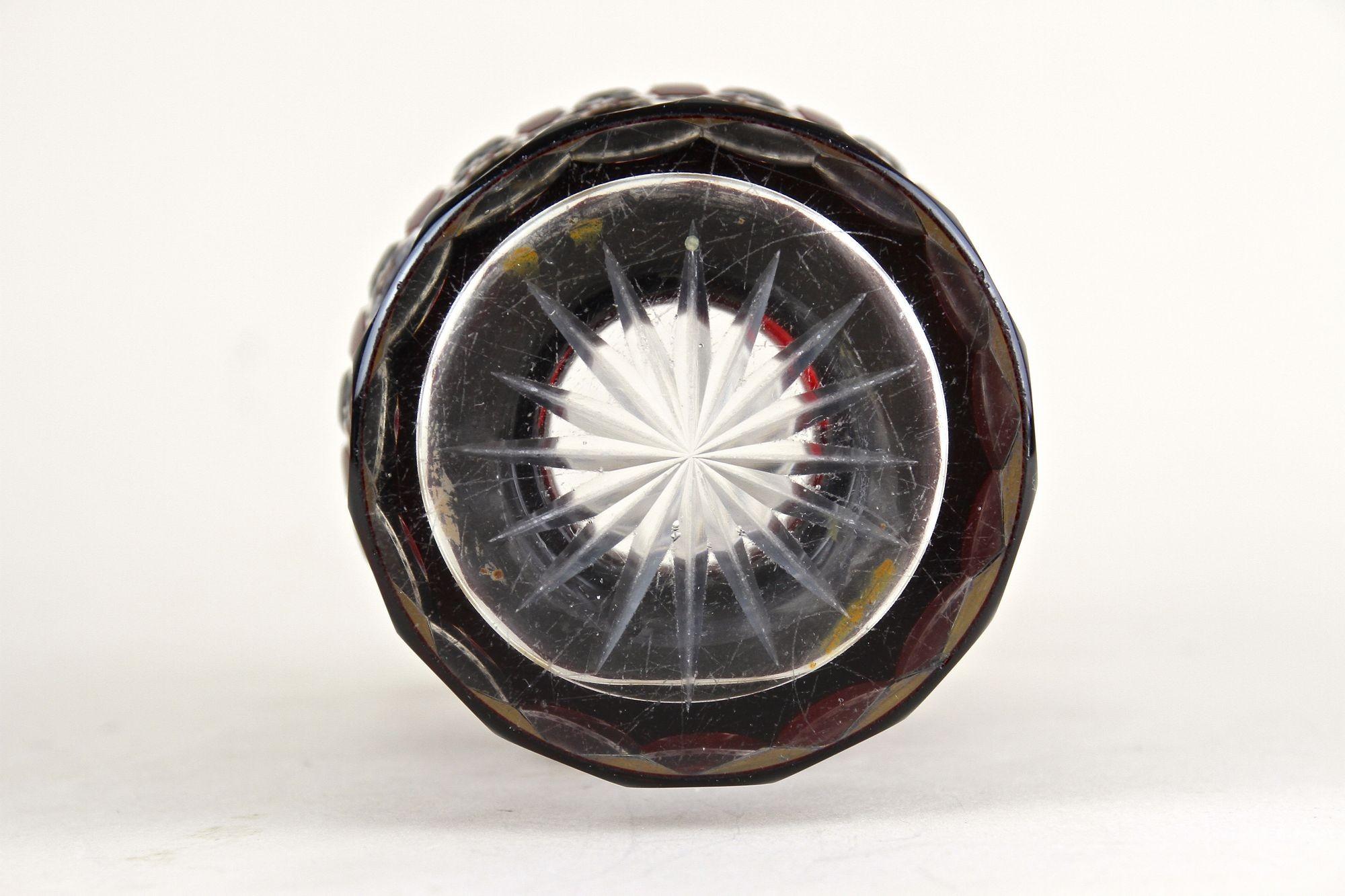 19th Century Biedermeier Ruby Red Overlay Glass Goblet, Gilt Parts, CZ ca. 1840 en venta 7