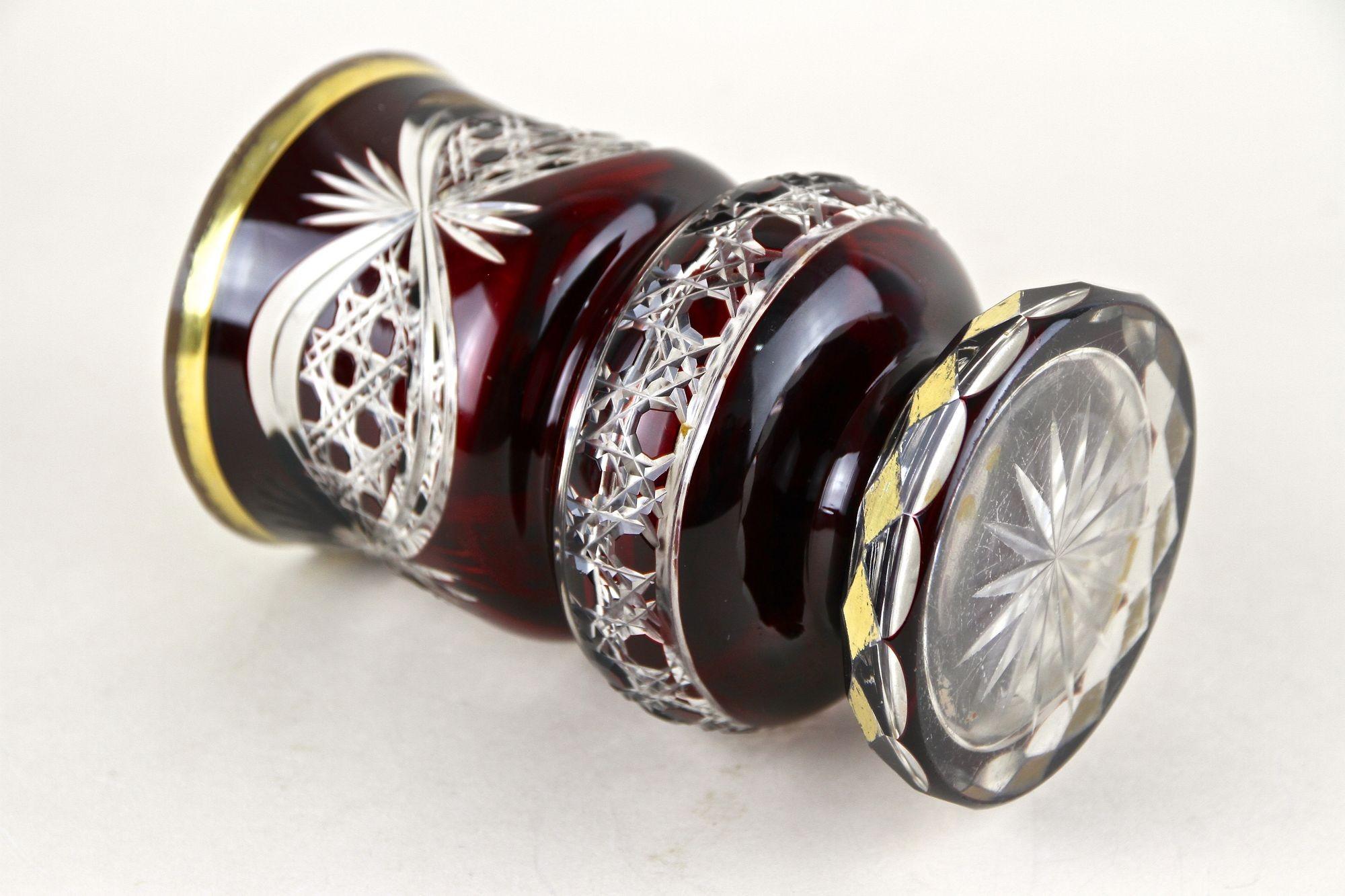 19th Century Biedermeier Ruby Red Overlay Glass Goblet, Gilt Parts, CZ ca. 1840 en venta 8