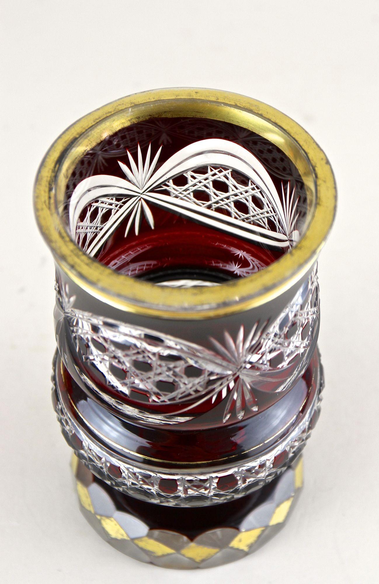 19th Century Biedermeier Ruby Red Overlay Glass Goblet, Gilt Parts, CZ ca. 1840 en venta 10