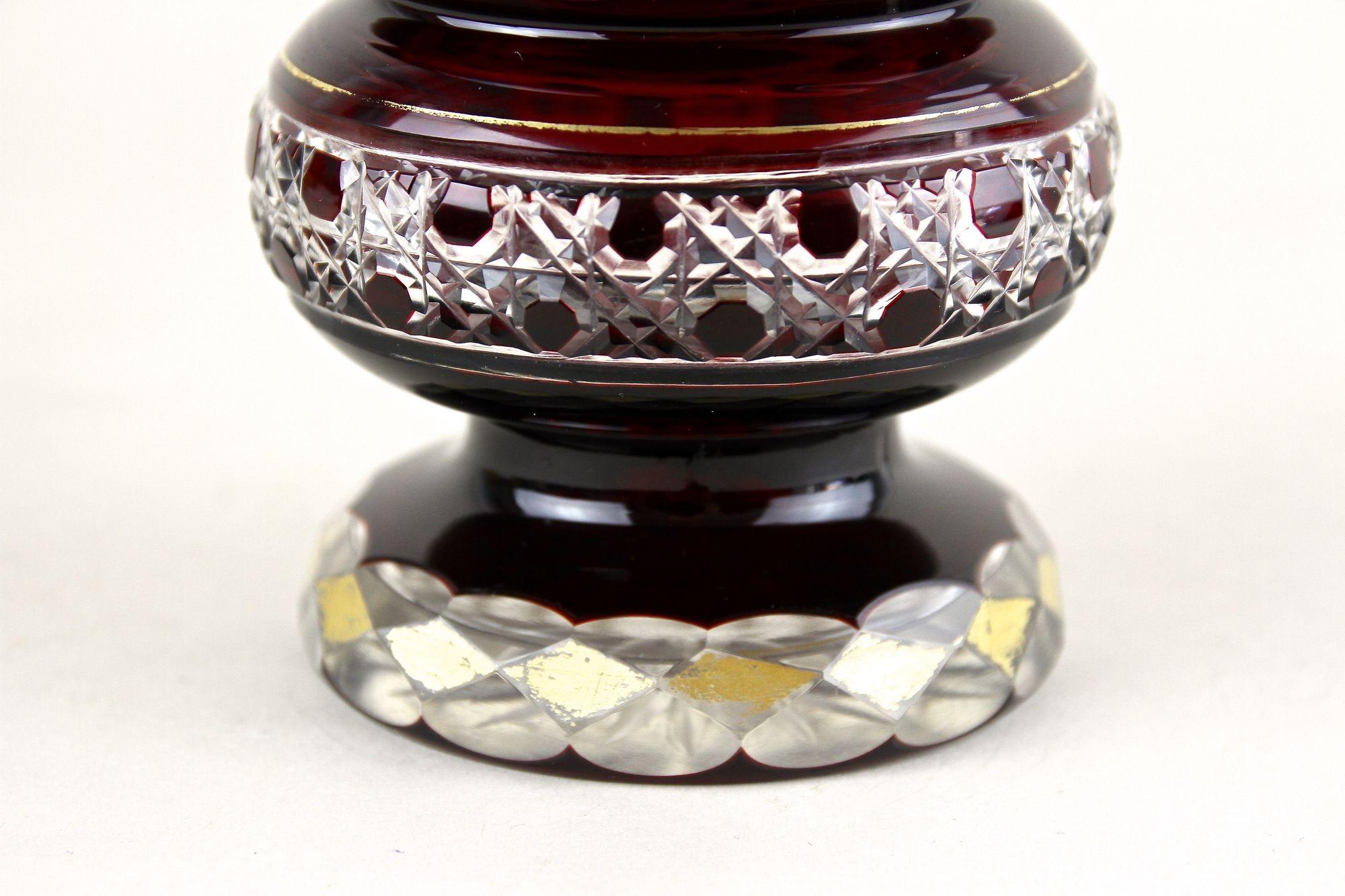 19th Century Biedermeier Ruby Red Overlay Glass Goblet, Gilt Parts, CZ ca. 1840 Checo en venta
