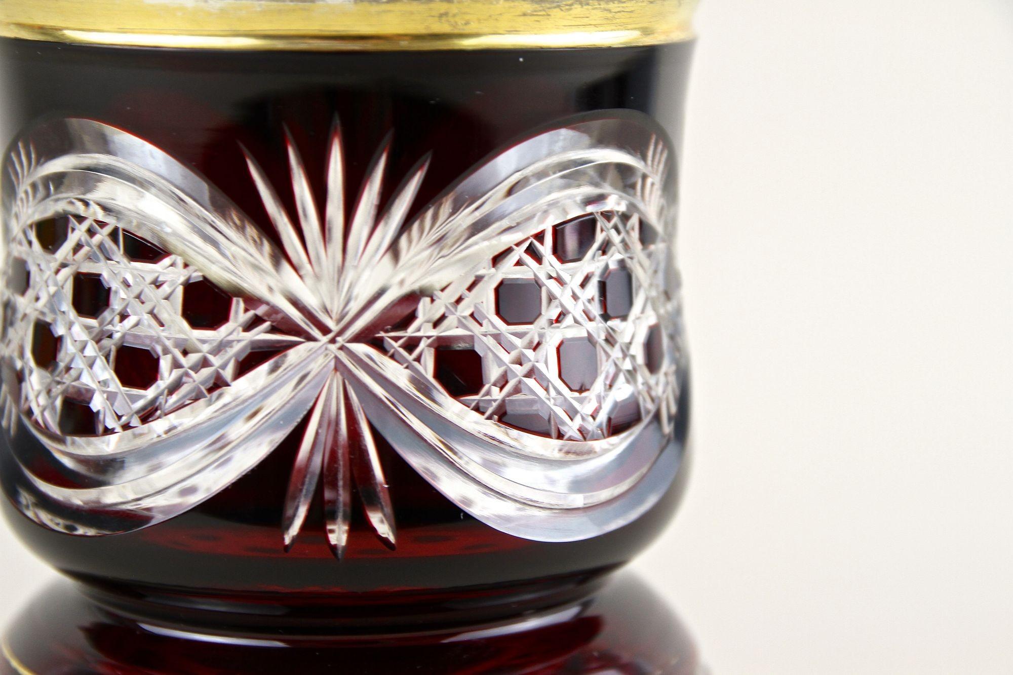 19th Century Biedermeier Ruby Red Overlay Glass Goblet, Gilt Parts, CZ ca. 1840 siglo XIX en venta