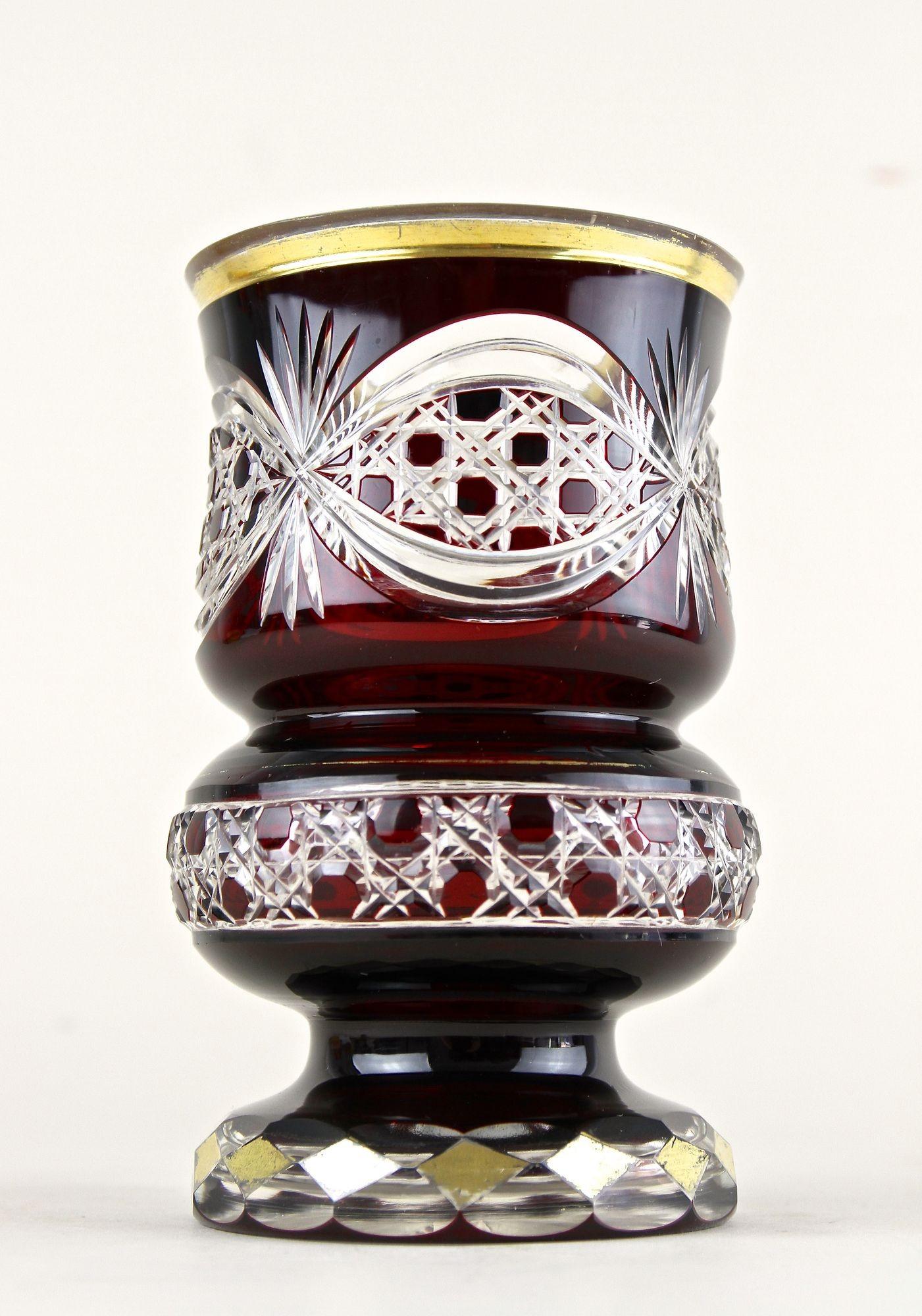 19th Century Biedermeier Ruby Red Overlay Glass Goblet, Gilt Parts, CZ ca. 1840 en venta 1
