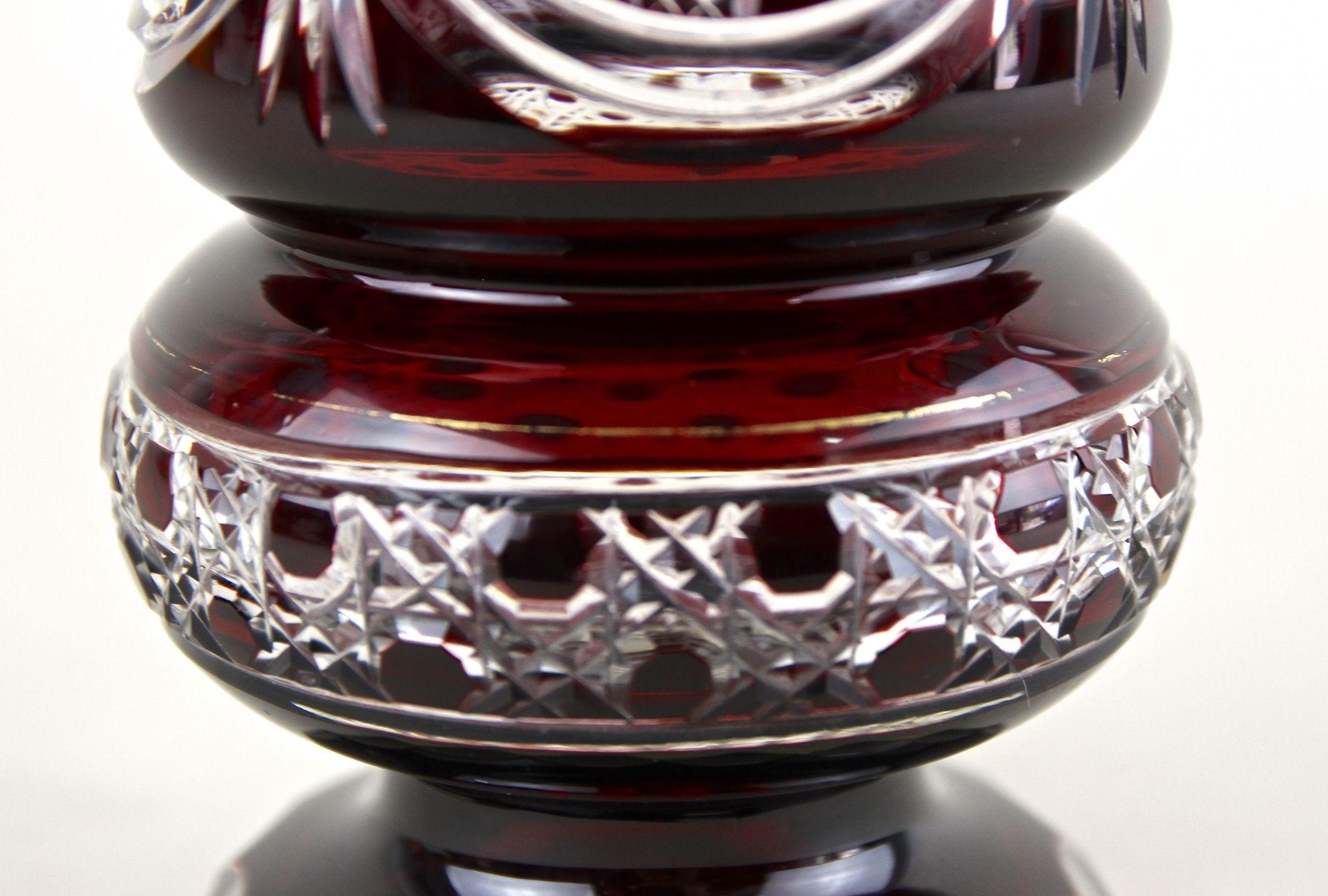 19th Century Biedermeier Ruby Red Overlay Glass Goblet, Gilt Parts, CZ ca. 1840 en venta 2