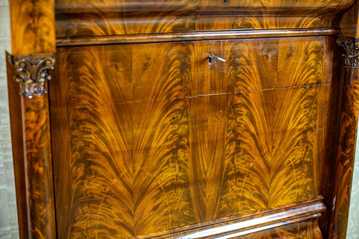 Veneer 19th-Century Biedermeier Mahogany Secretary Desk in Beautiful Graining For Sale