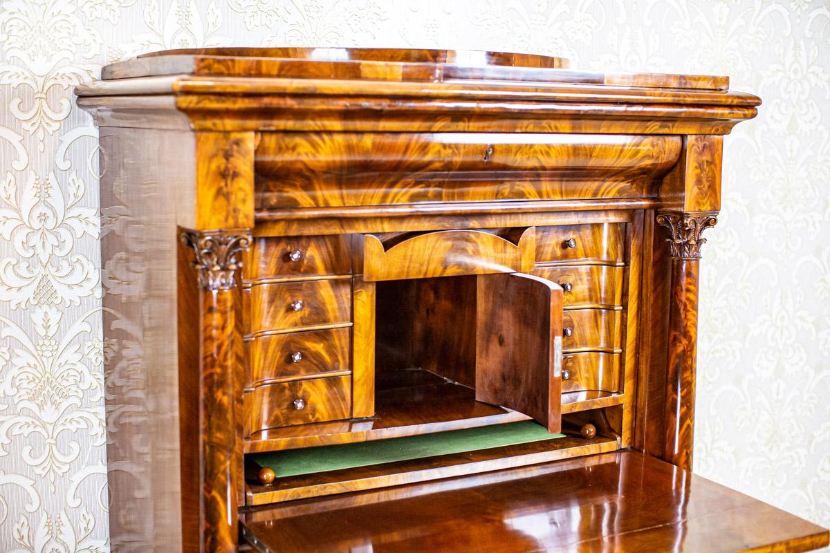 European 19th-Century Biedermeier Mahogany Secretary Desk in Beautiful Graining For Sale