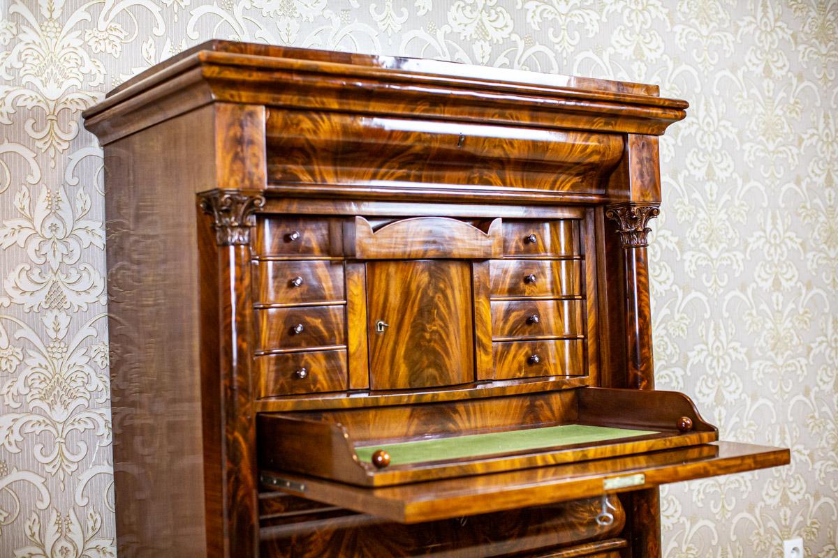 Biedermeier-Mahagoni-Sekretr-Schreibtisch aus dem 19. Jahrhundert mit schner Maserung im Zustand „Gut“ im Angebot in Opole, PL