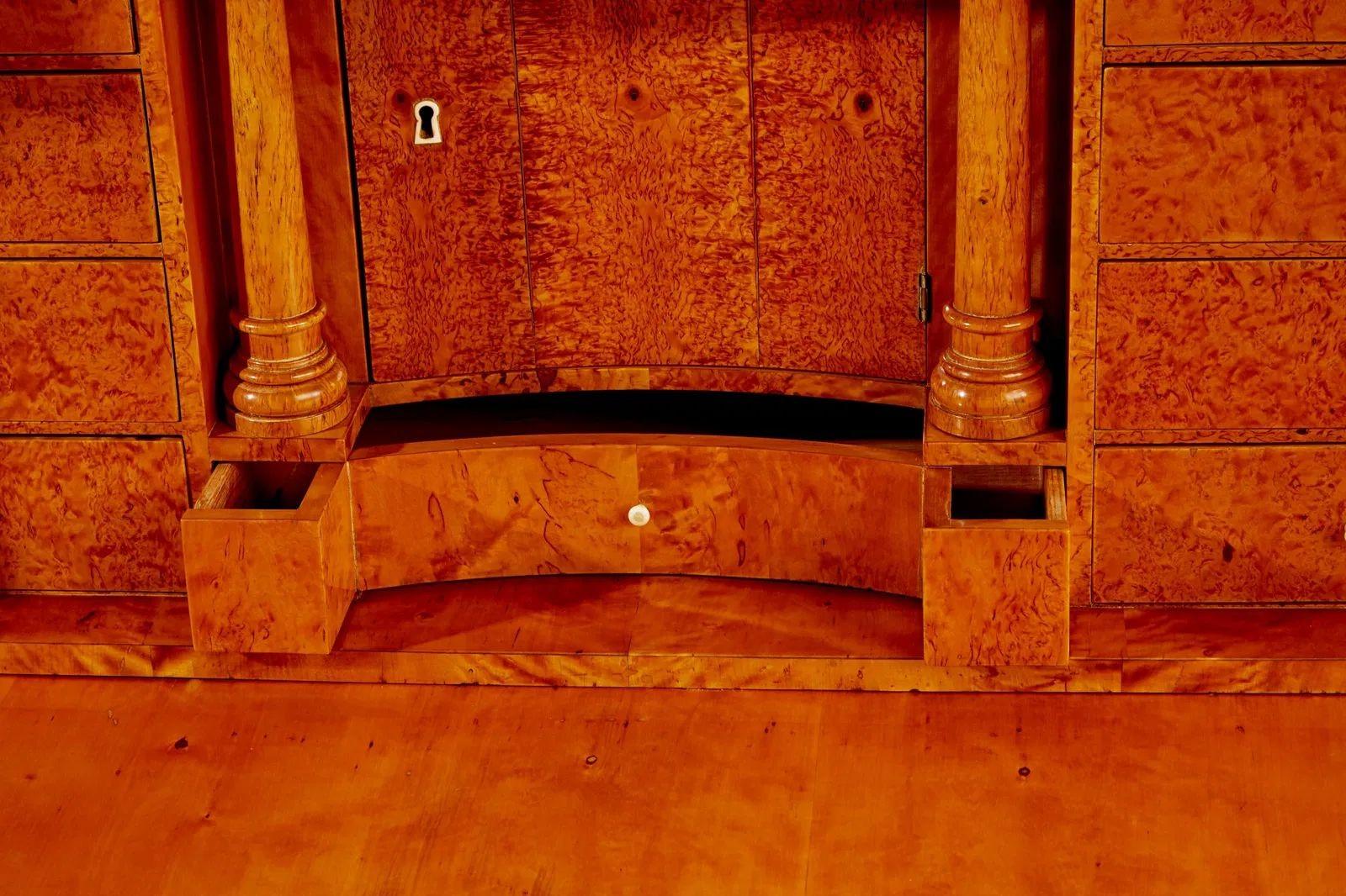 Acero Scrivania Biedermeier del XIX secolo in radica d'acero in vendita