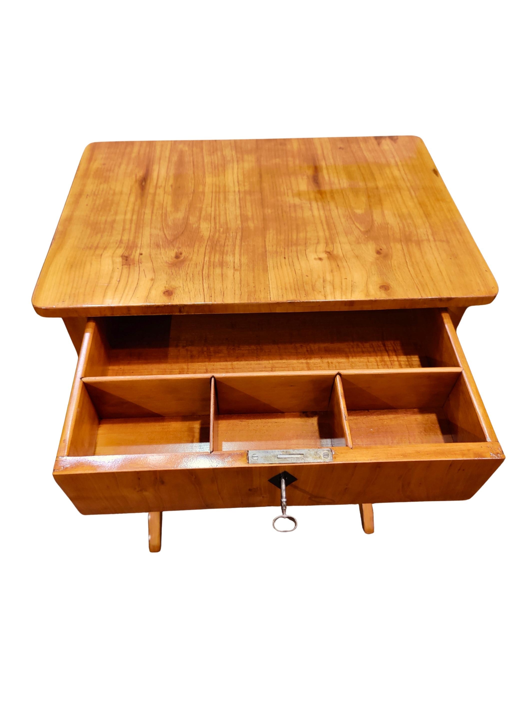 Biedermeier Cherrywood Sewing or Side Table with Removable Interior, circa 1825 For Sale 3