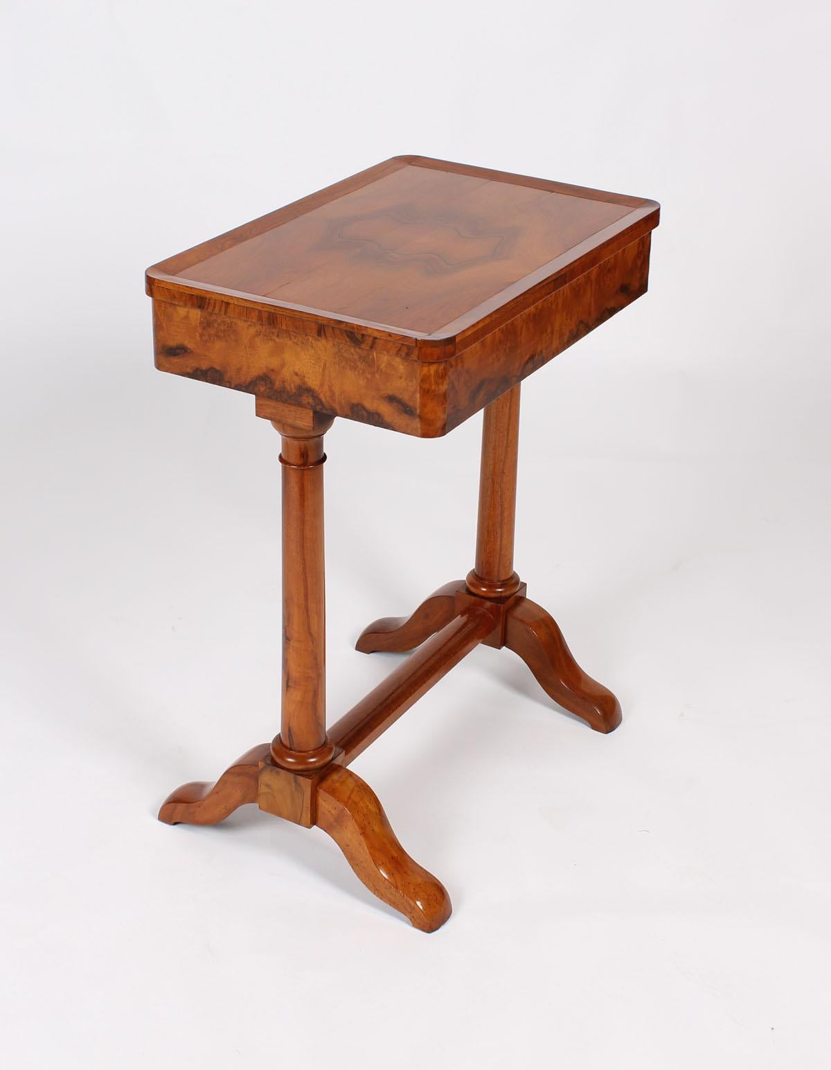 Veneer 19th Century Biedermeier Sewing or Worktable, circa 1820, Walnut Shelac Polished