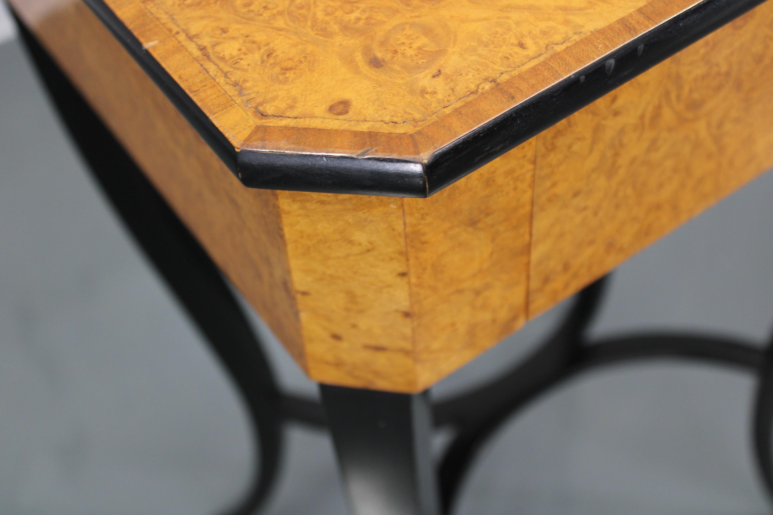 Table de couture Biedermeier du XIXe siècle, Autriche en vente 4