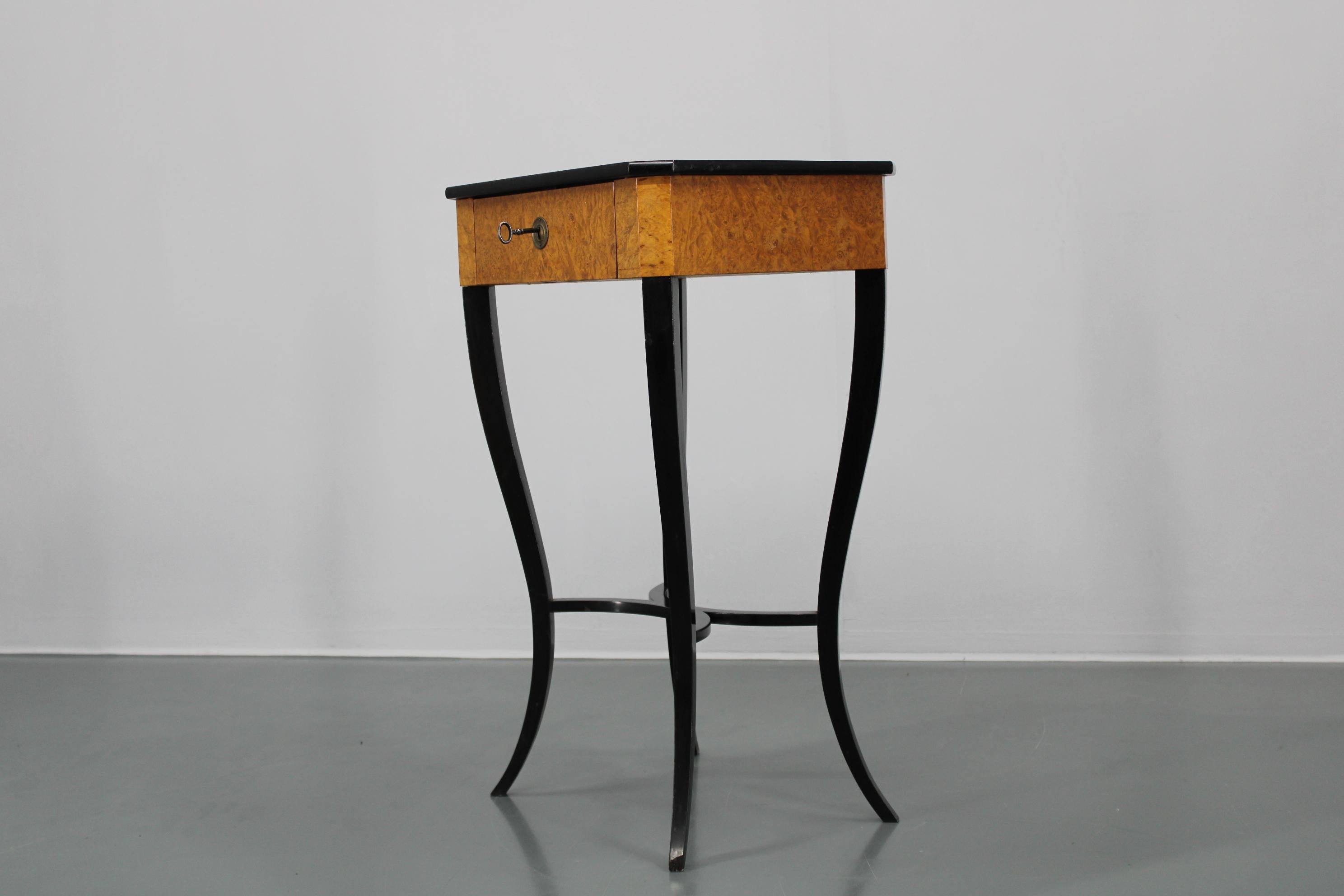 Autrichien Table de couture Biedermeier du XIXe siècle, Autriche en vente