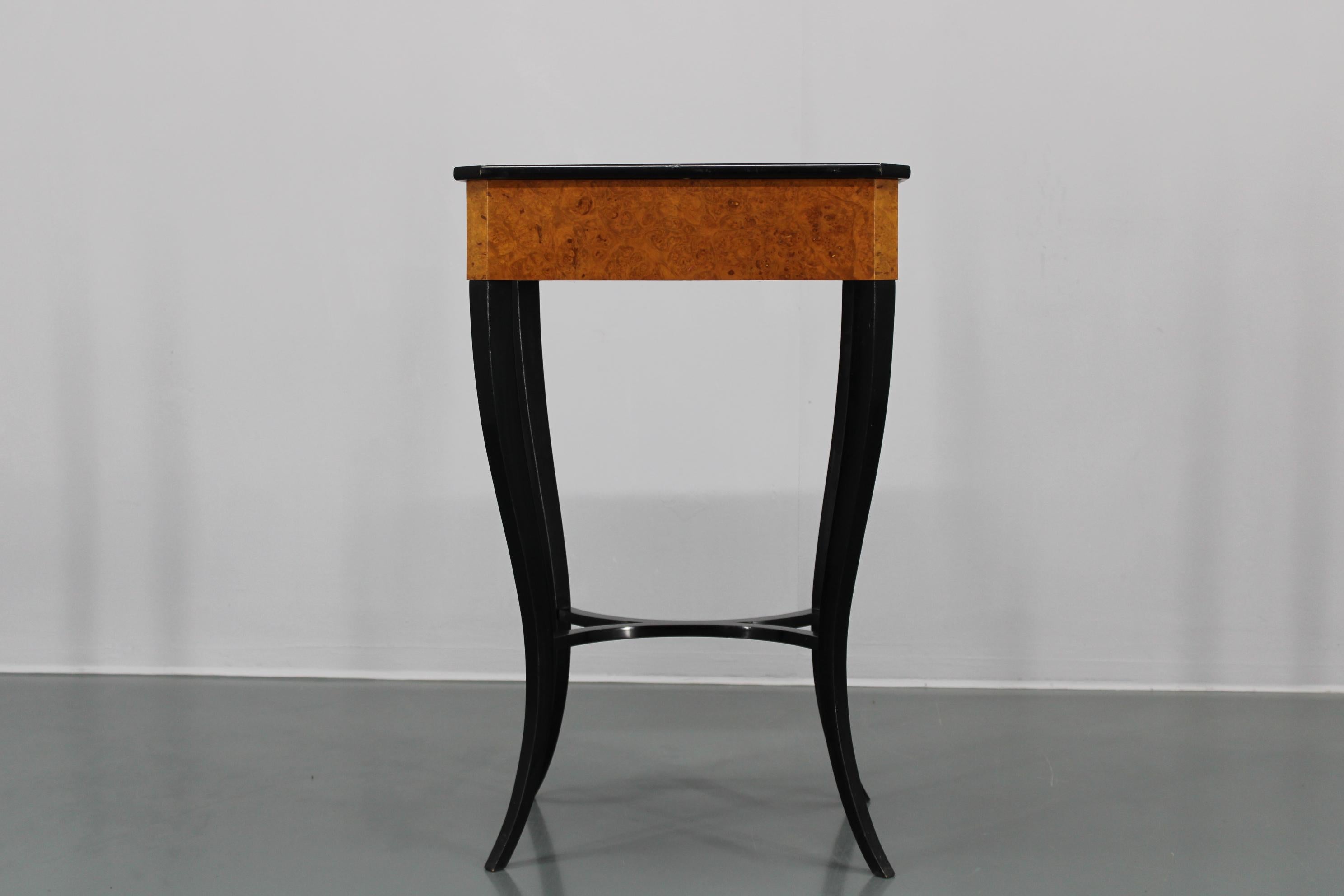 Bois Table de couture Biedermeier du XIXe siècle, Autriche en vente