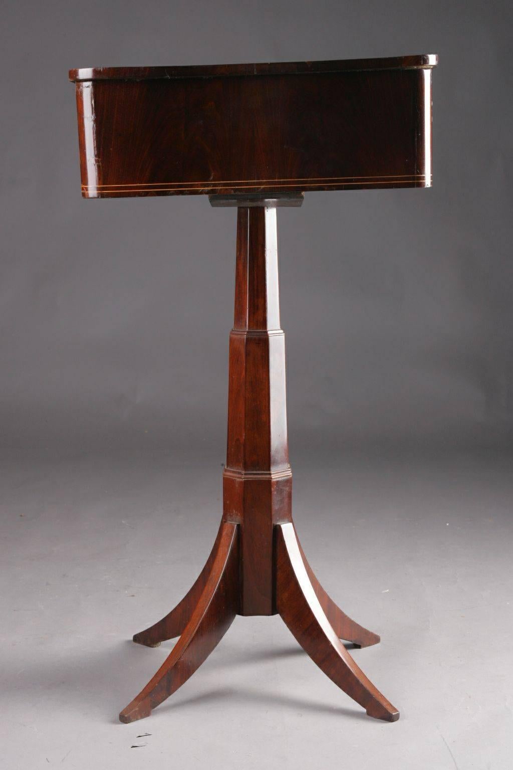 European 19th Century Biedermeier Sewing Table For Sale