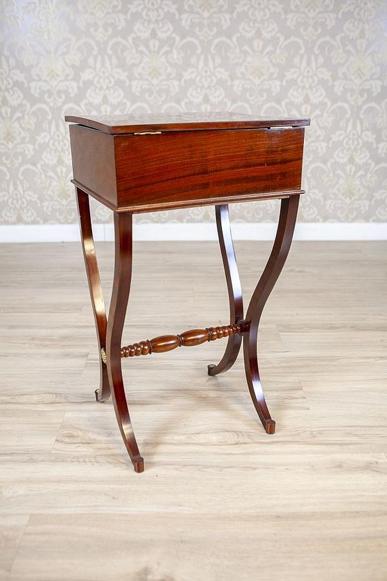 European 19th Century Biedermeier Sewing Table For Sale
