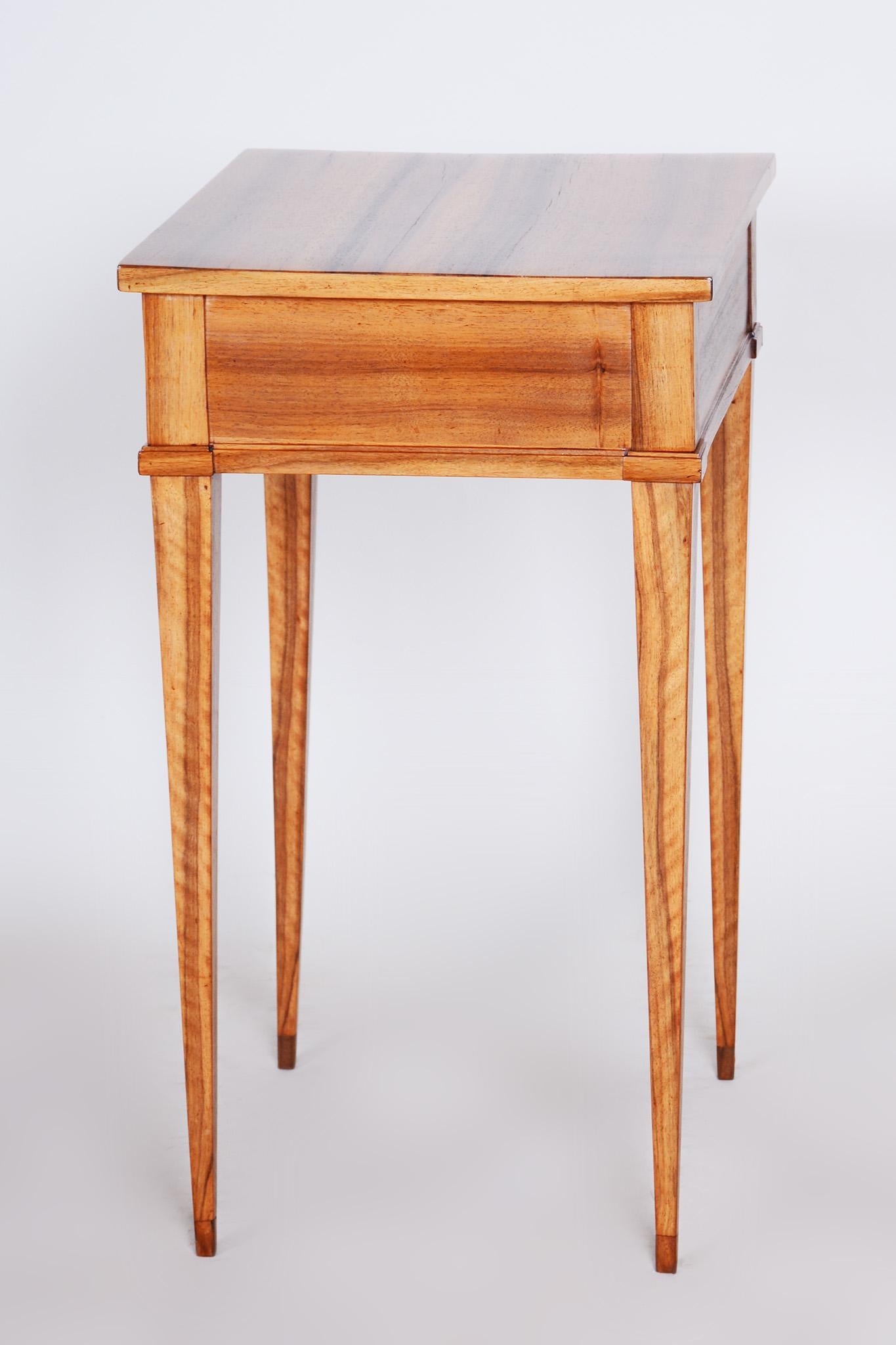 19th Century Biedermeier Side Table Made in 1820s Czechia For Sale 7