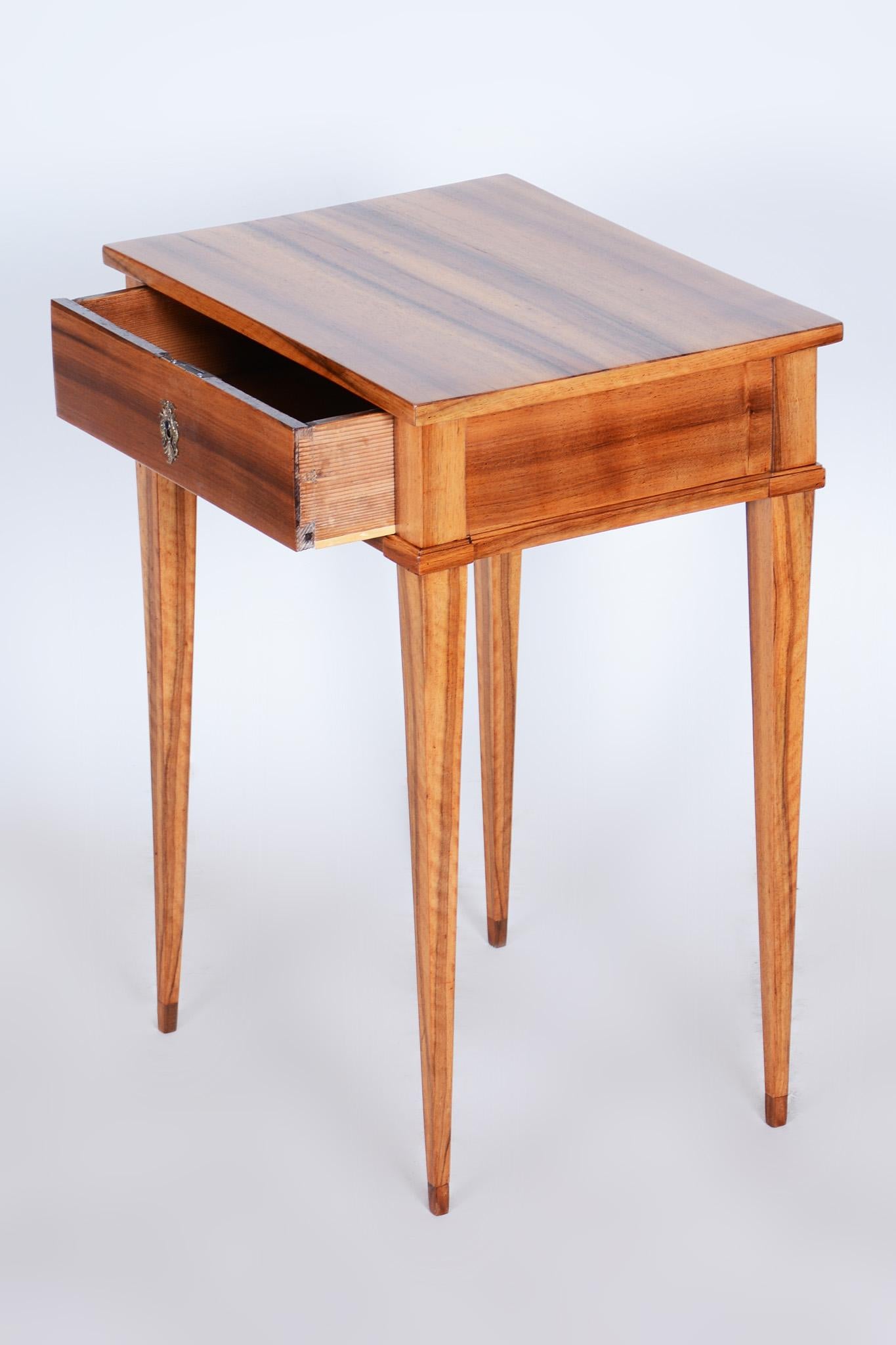 19th Century Biedermeier Side Table Made in 1820s Czechia For Sale 2