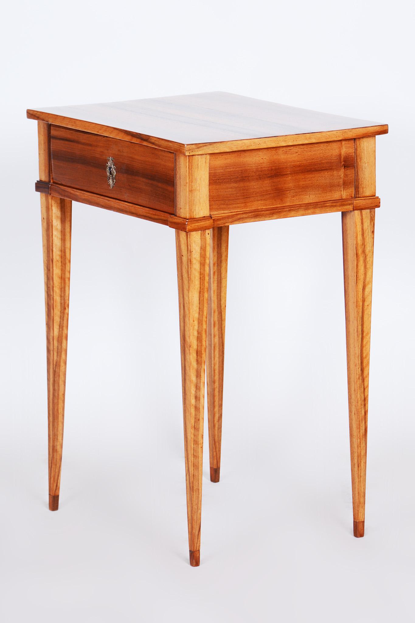 19th Century Biedermeier Side Table Made in 1820s Czechia For Sale 3