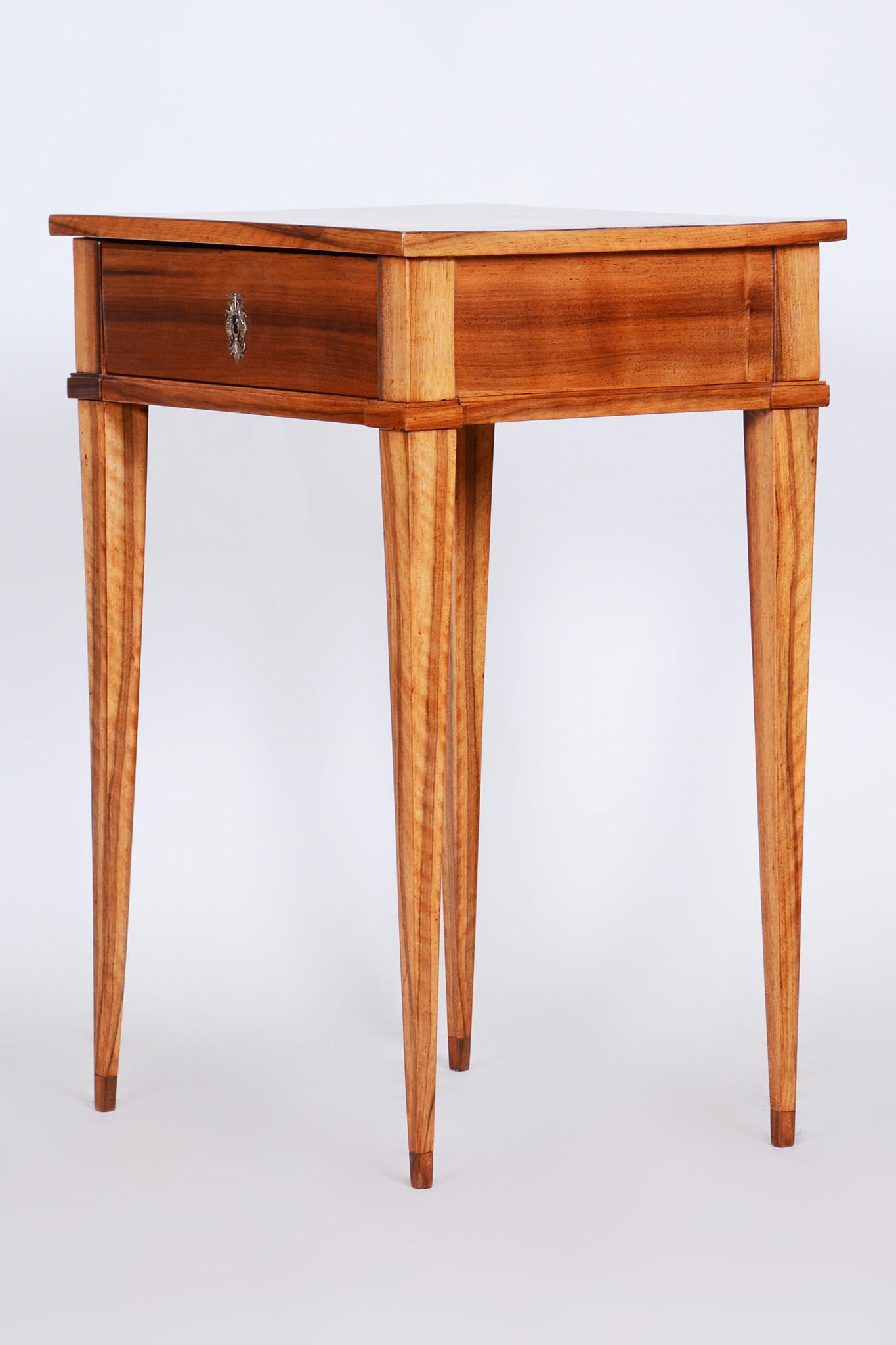 19th Century Biedermeier Side Table Made in 1820s Czechia For Sale 4