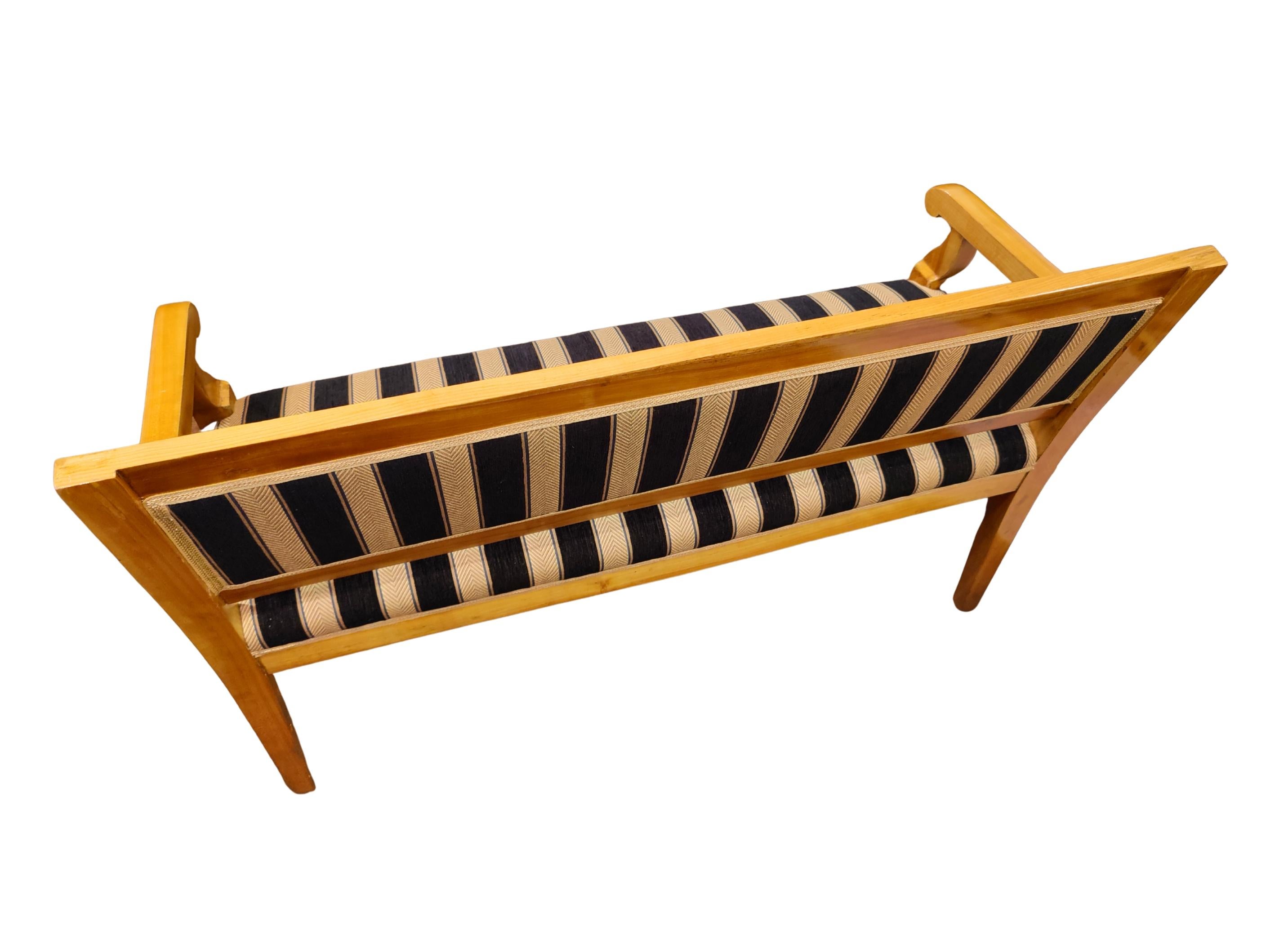 Petit banc Biedermeier du 19ème siècle en vente 3