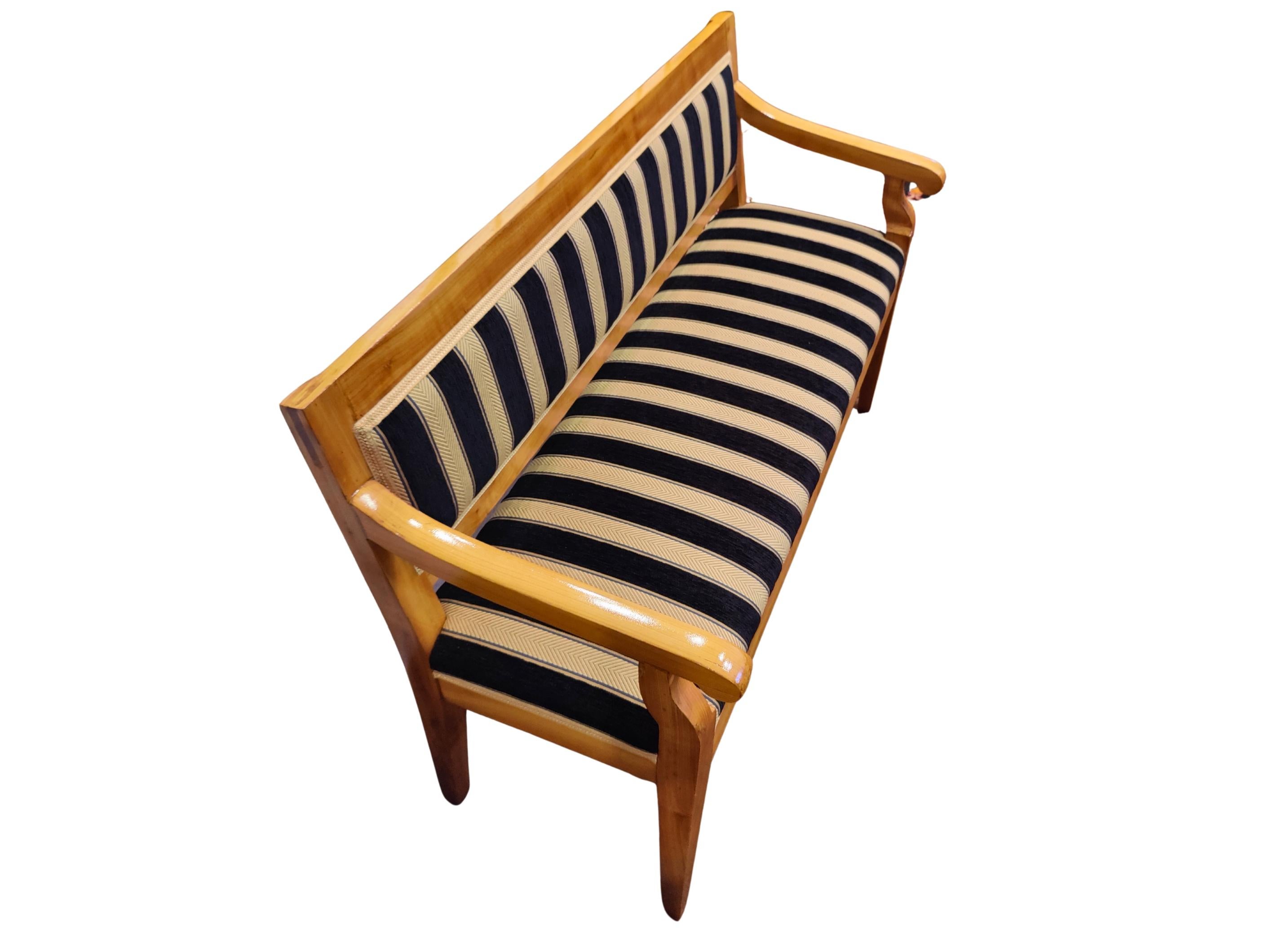 Petit banc Biedermeier du 19ème siècle en vente 4