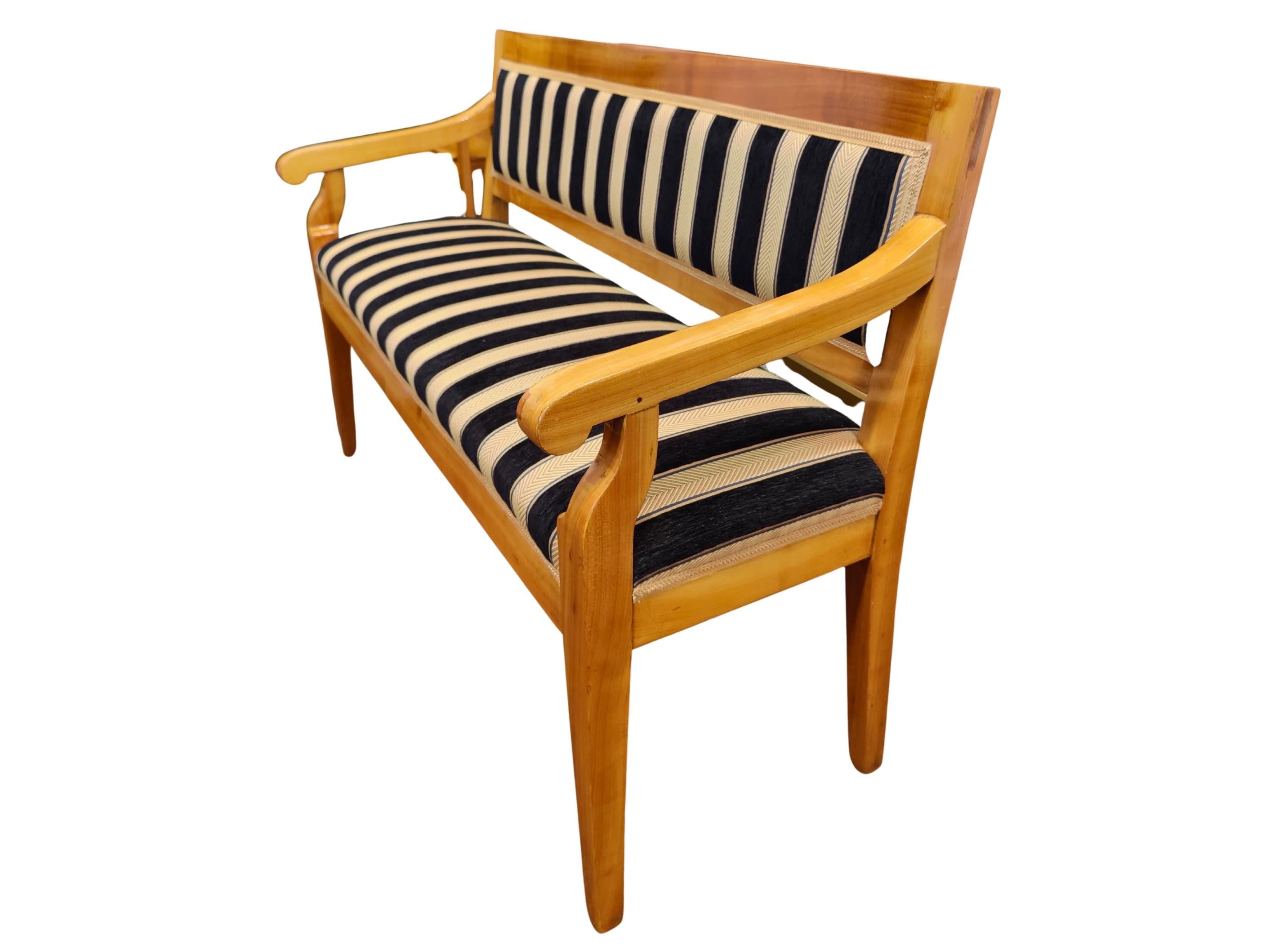 Petit banc Biedermeier du 19ème siècle en vente 7