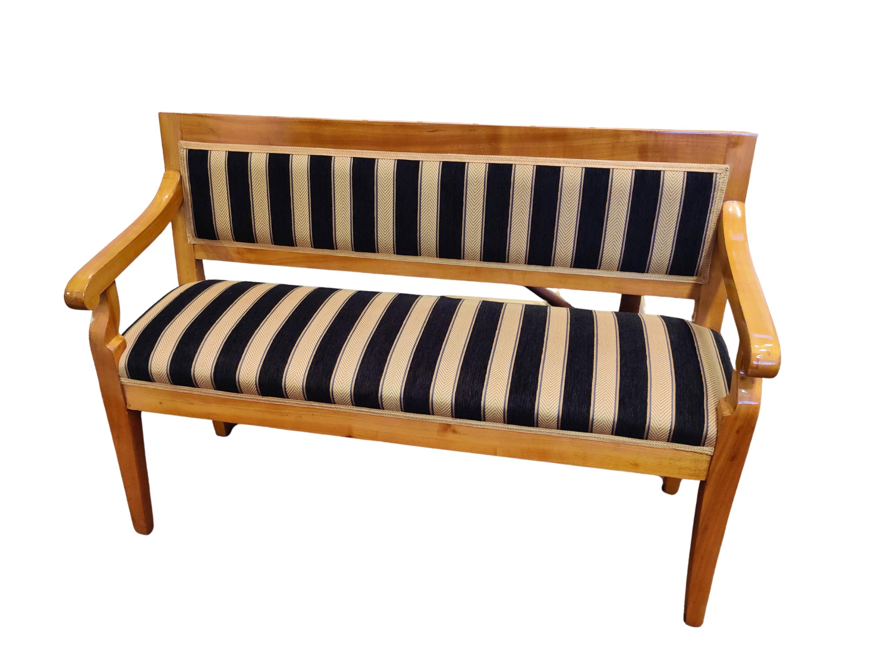Petit banc Biedermeier du 19ème siècle en vente 1