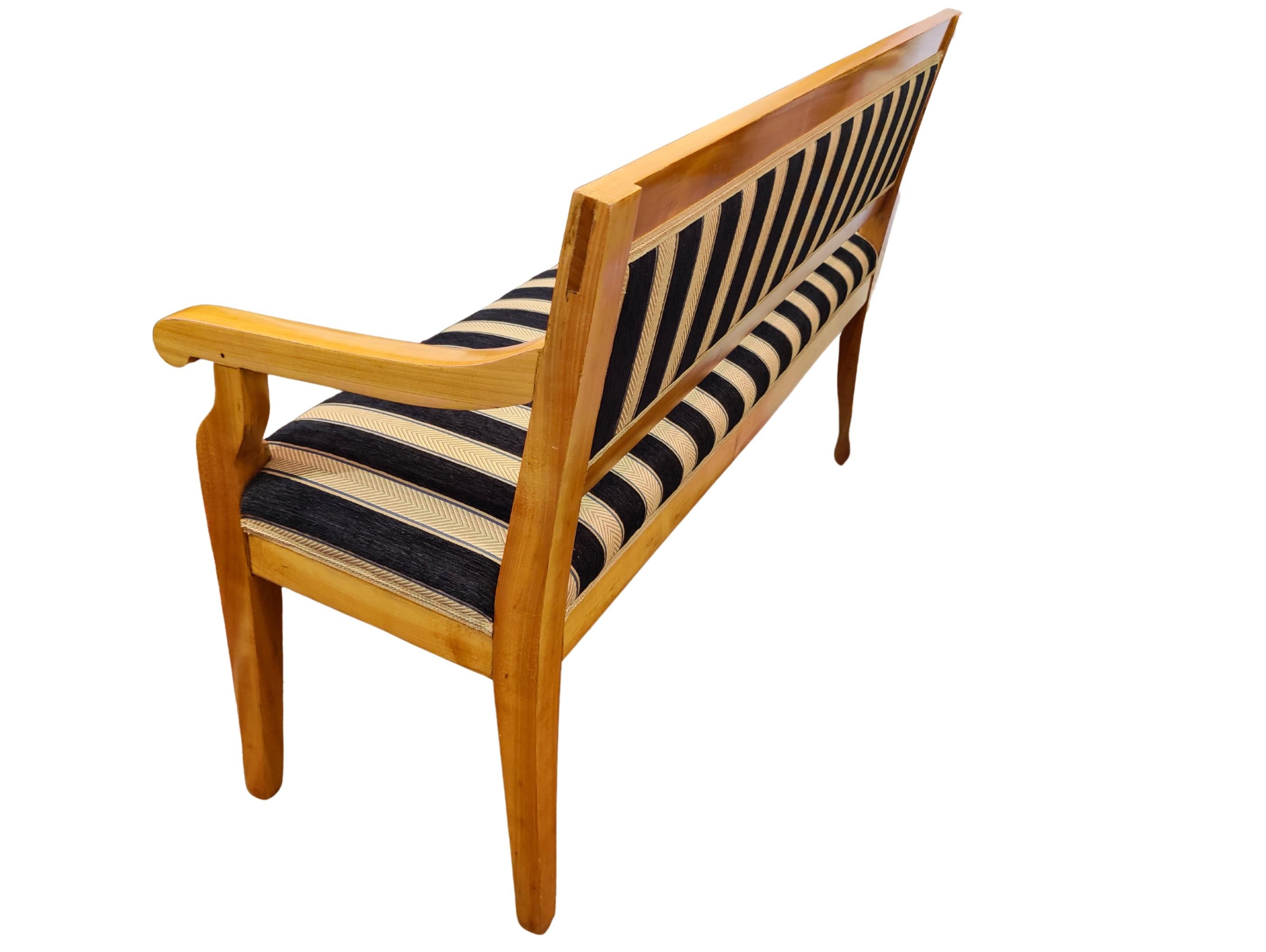 Petit banc Biedermeier du 19ème siècle en vente 2