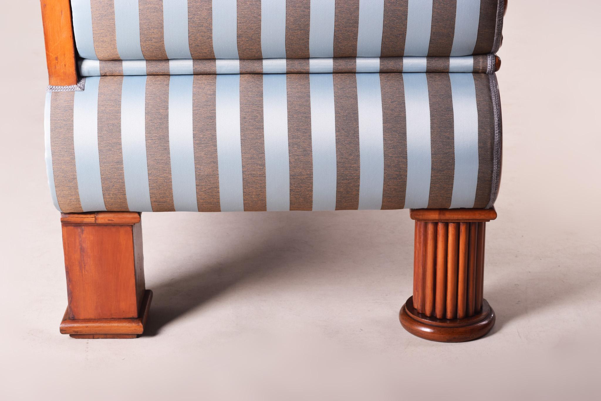 Biedermeier-Sofa aus dem 19. Jahrhundert, Kirschbaumholz, 1820er Jahre, hergestellt in Tschechien, restauriert im Angebot 3