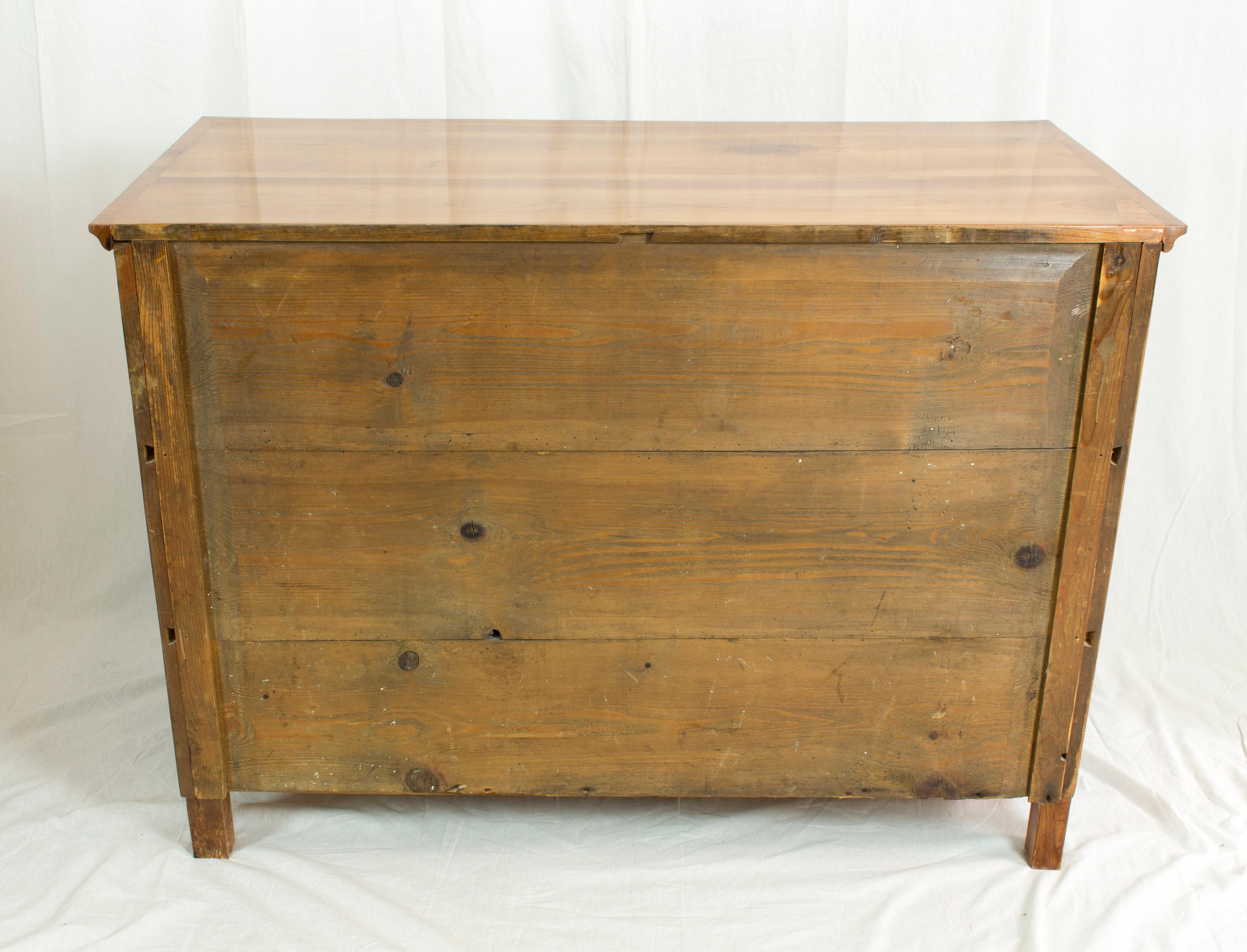 Cómoda de madera maciza de cerezo Biedermeier del siglo XIX Pulido en venta