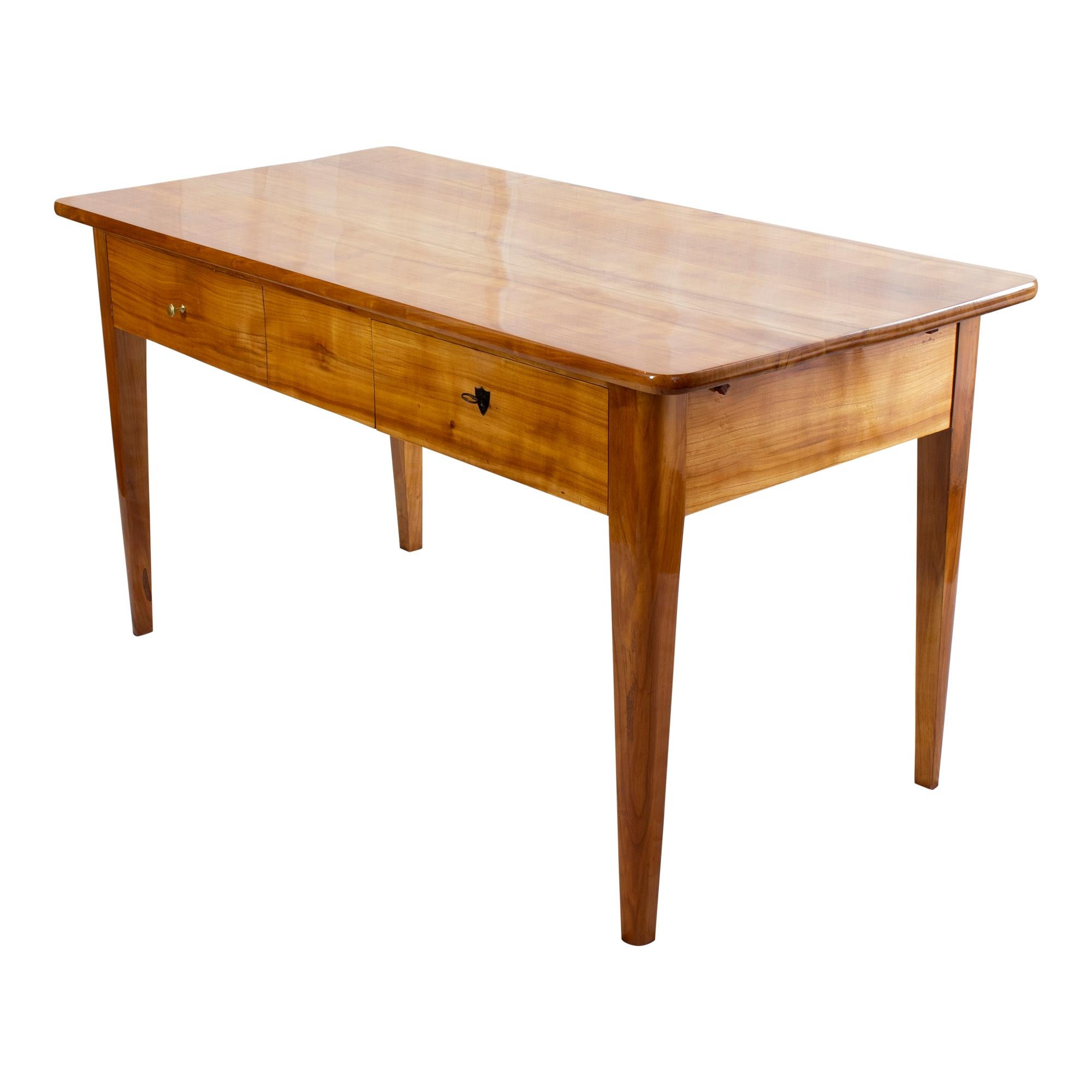19th Century Biedermeier Solid Cherrywood Table For Sale 1