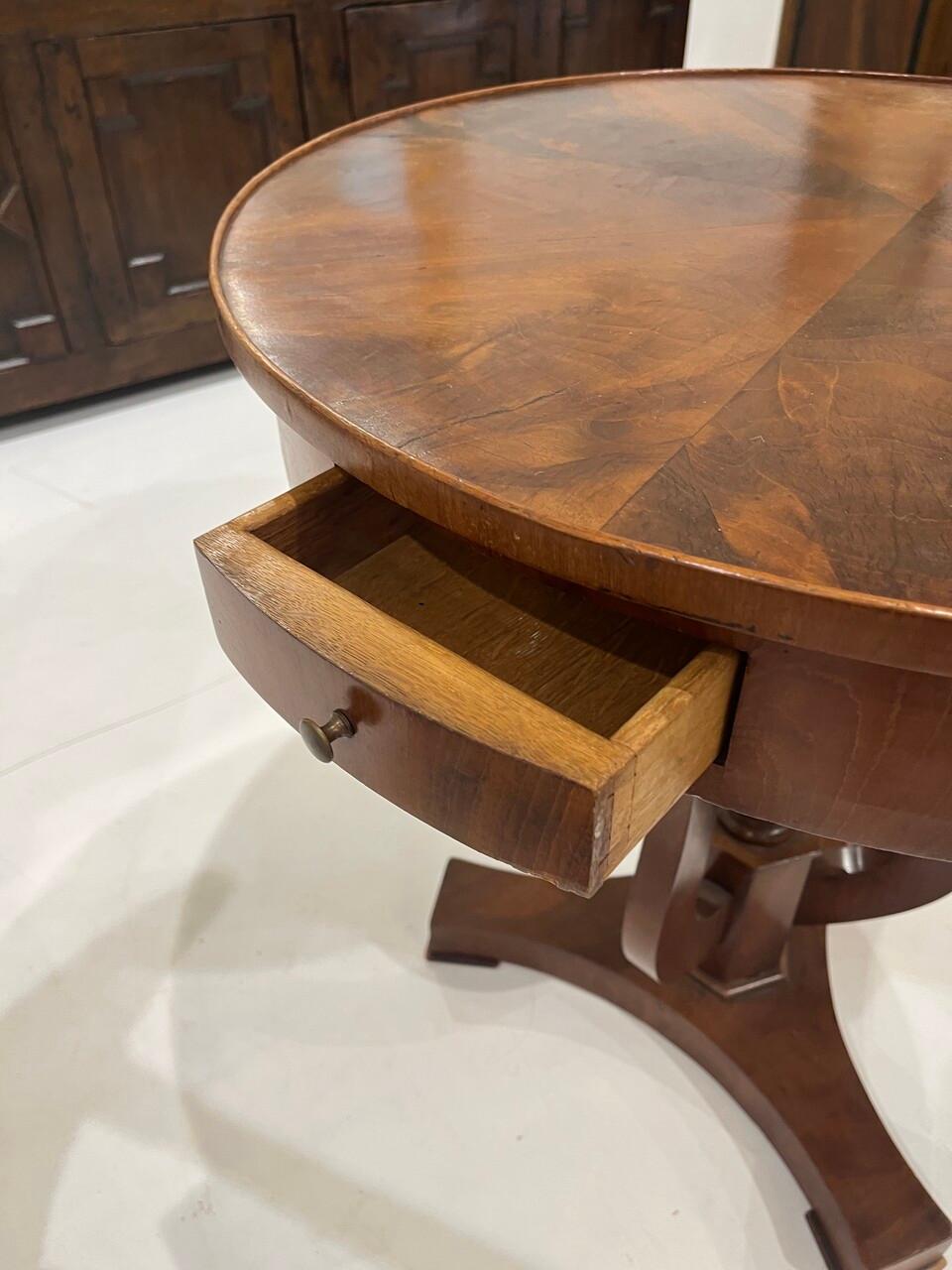 19th Century Biedermeier Style Drum Table For Sale 1