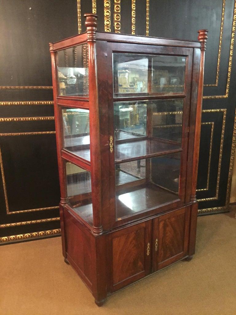 19th Century Biedermeier Style Three-Sided Glazed Glass Vitrine mahogany veneer For Sale 4
