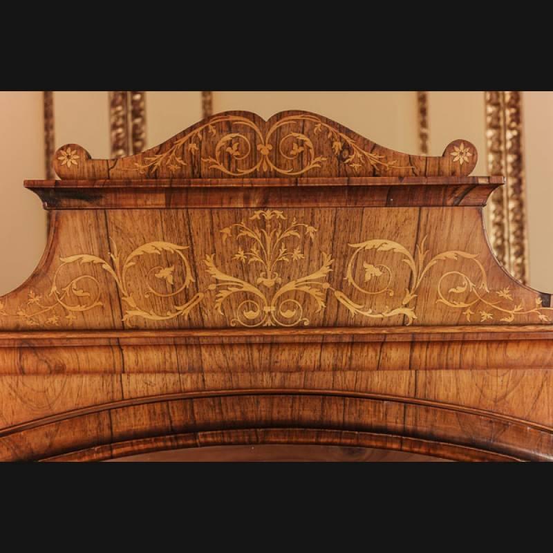Vetro Vitrina in vetro smaltato a tre lati in stile Biedermeier del XIX secolo in vendita