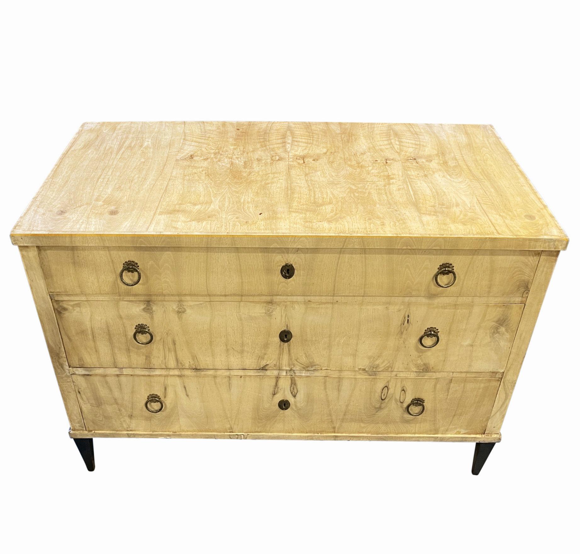19th Century Biedermeier Three Drawer Commode In Good Condition For Sale In London, GB