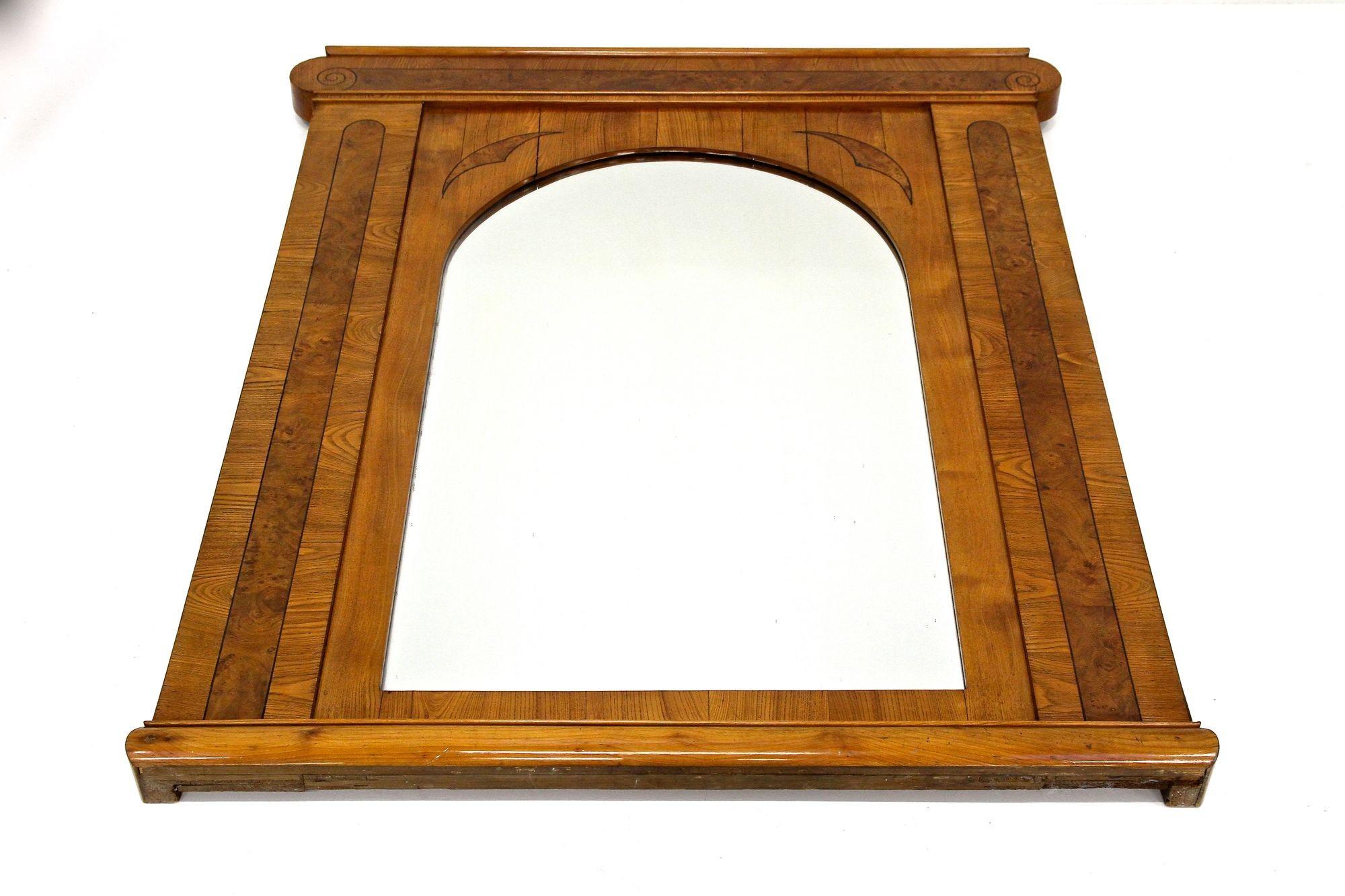 Miroir mural Biedermeier du XIXe siècle, frêne/ronce de noyer - Bohemia vers 1860 en vente 5