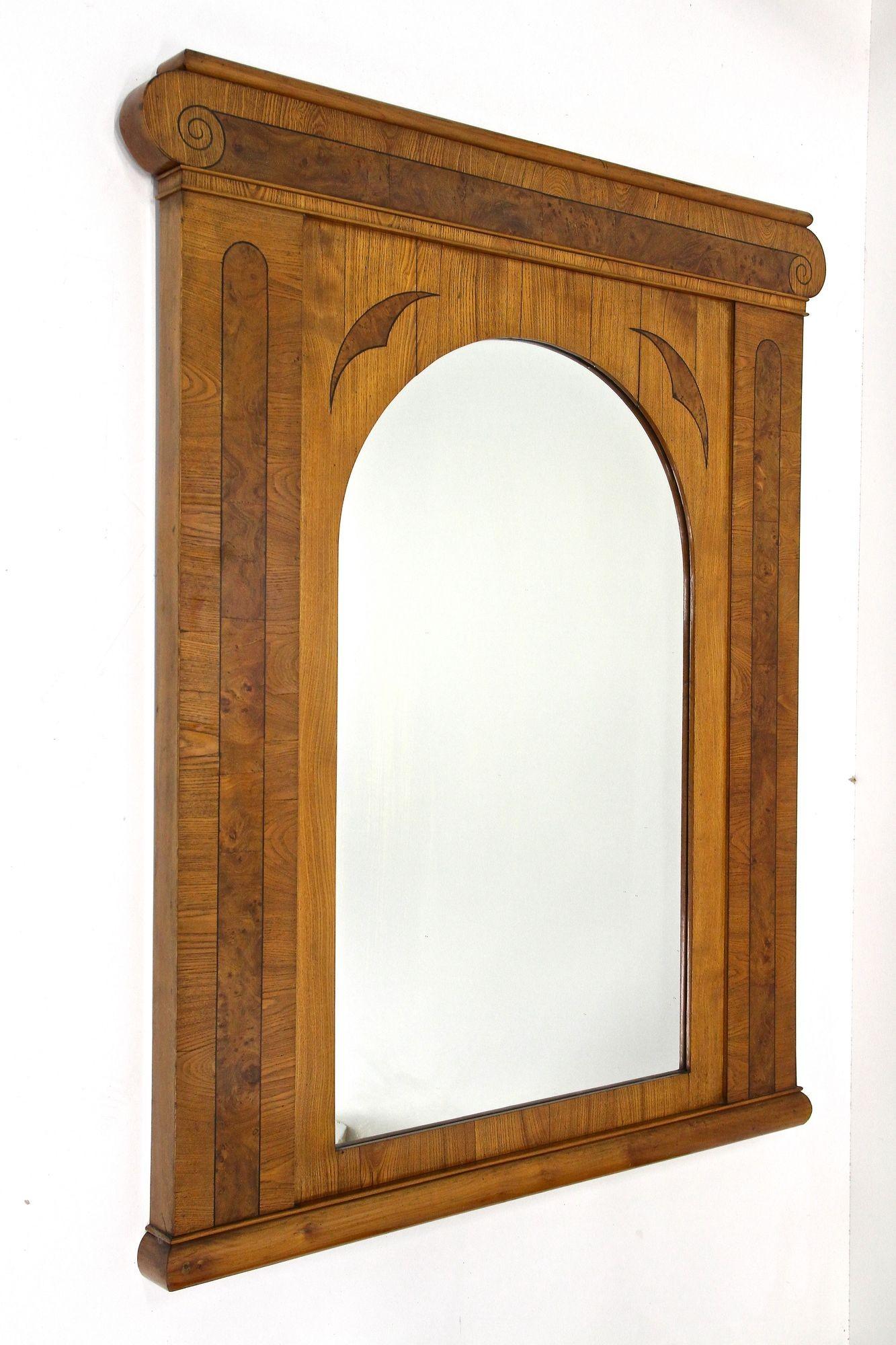 Miroir mural Biedermeier du XIXe siècle, frêne/ronce de noyer - Bohemia vers 1860 en vente 4