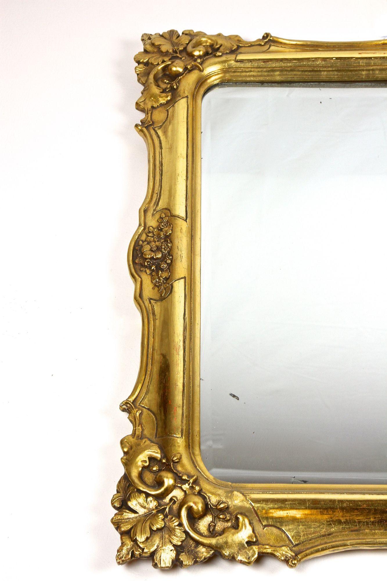 19. Jahrhundert Biedermeier Wandspiegel Blattgold vergoldet, Österreich um 1830 3
