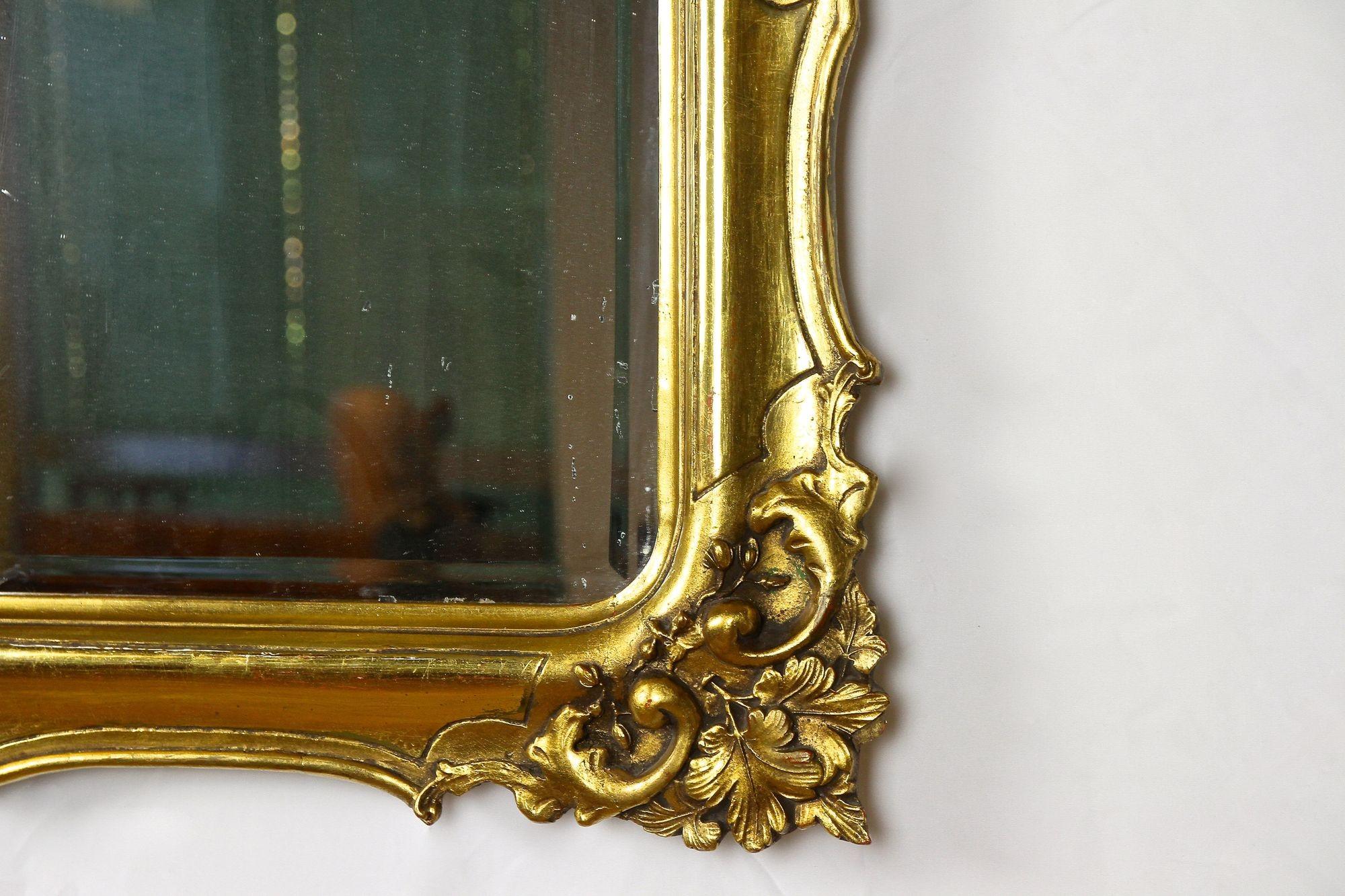 19th Century Biedermeier Wall Mirror Gold Leaf Plated, Austria circa 1830 In Good Condition For Sale In Lichtenberg, AT