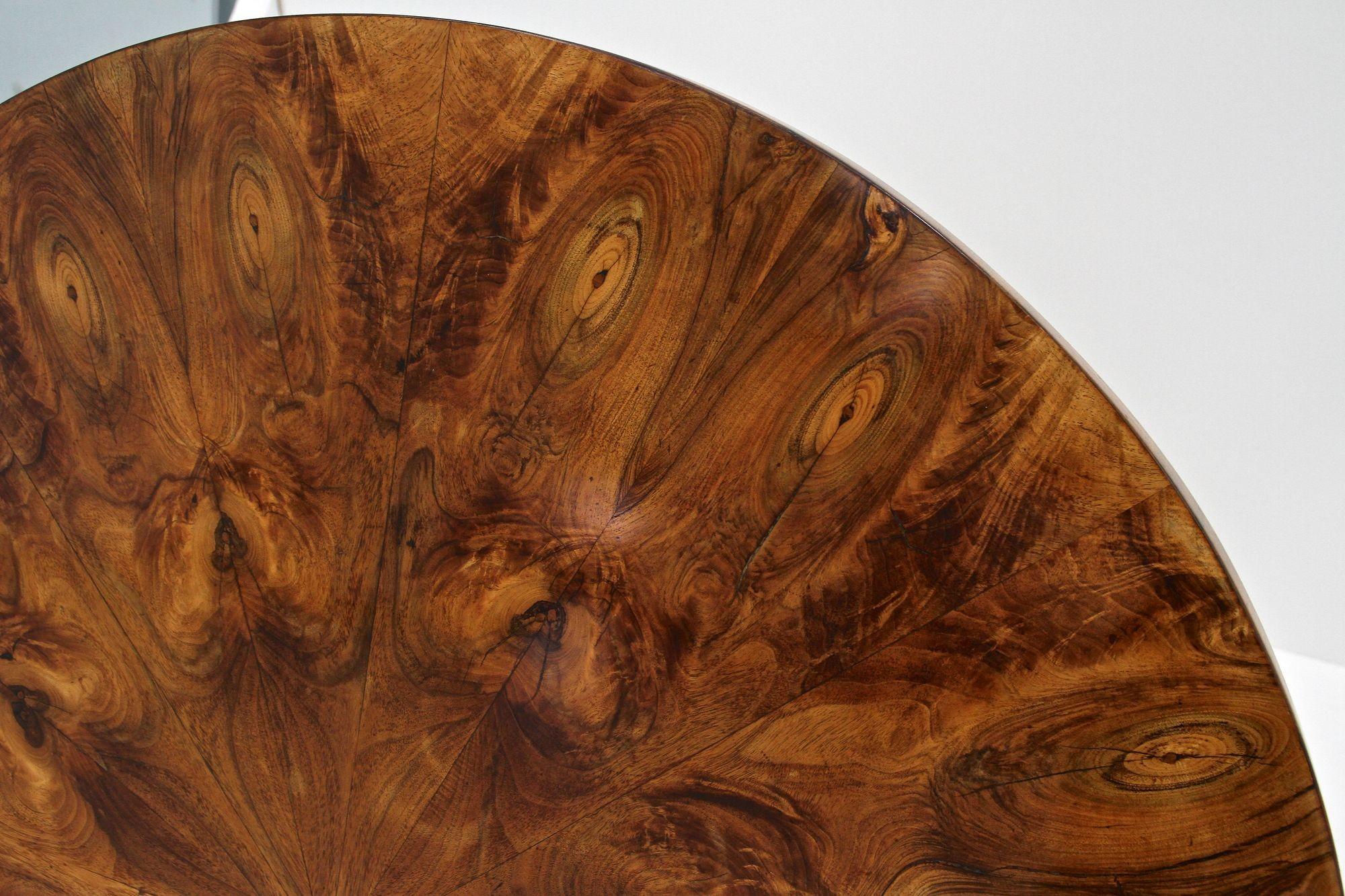 Table de salle à manger Biedermeier du 19ème siècle, polie, datant d'environ 1830 en vente 7