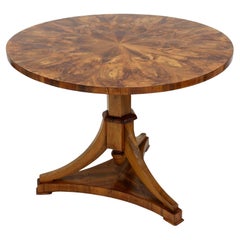 19th Century Biedermeier Walnut Center/ Dining Table, Polished - AT ca. 1830