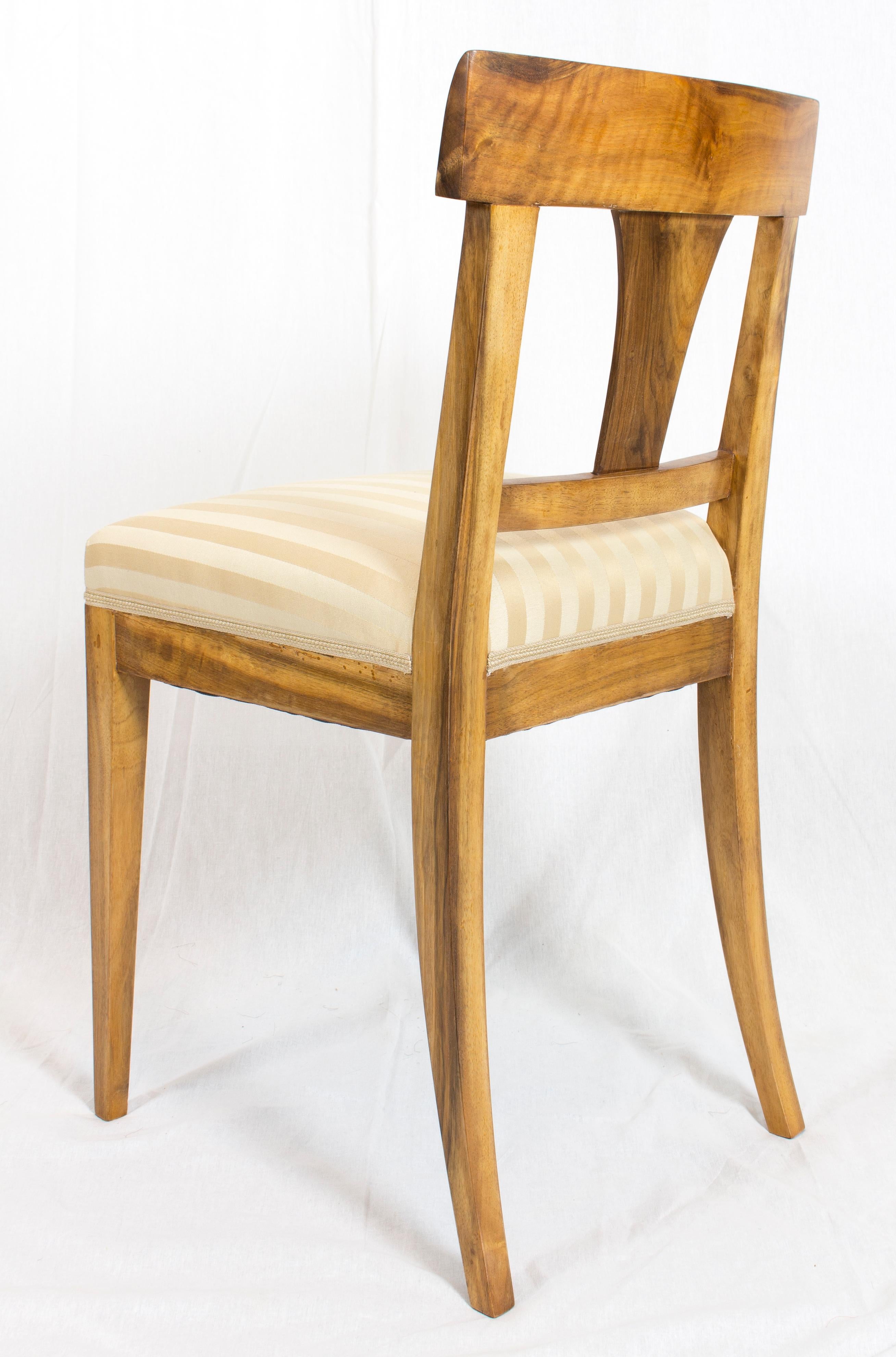 Biedermeier-Stuhl aus Nussbaumholz, 19. Jahrhundert (Deutsch) im Angebot