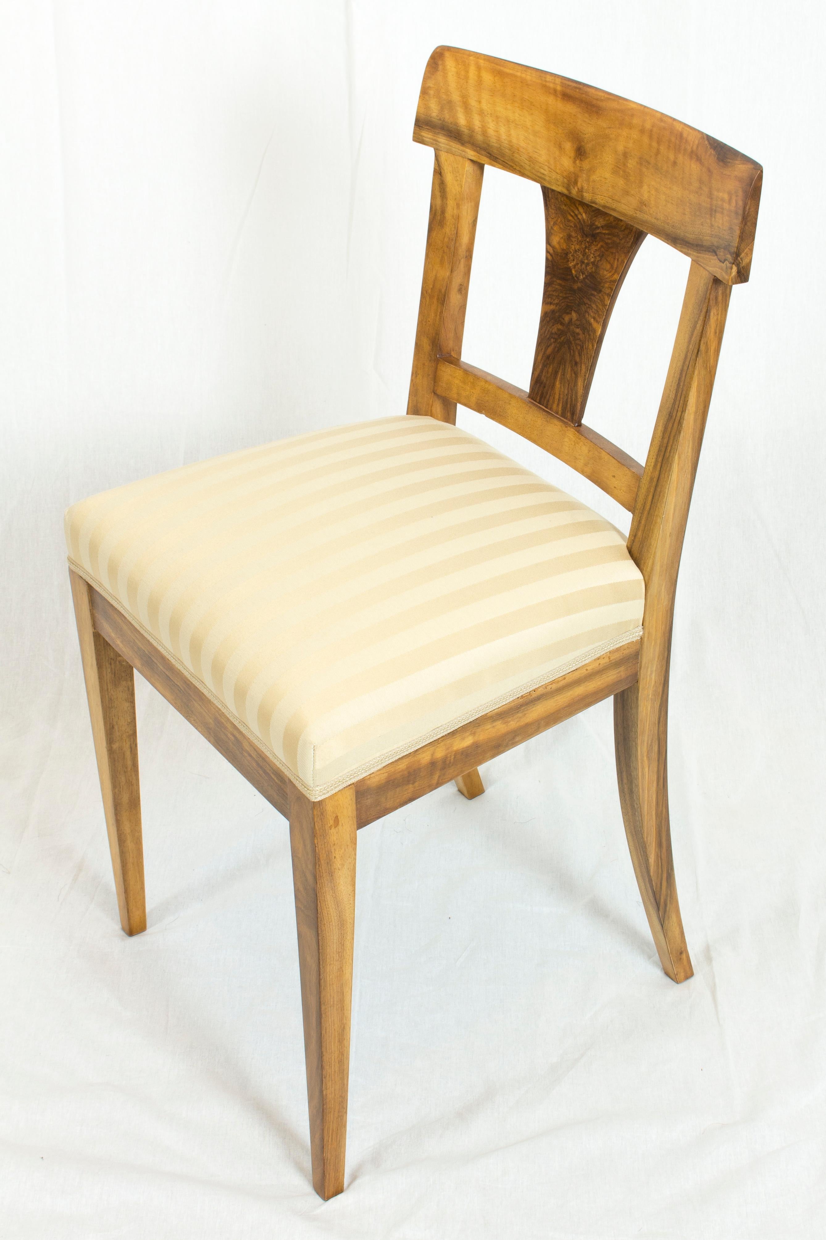 Polished 19th Century Biedermeier Walnut Chair For Sale