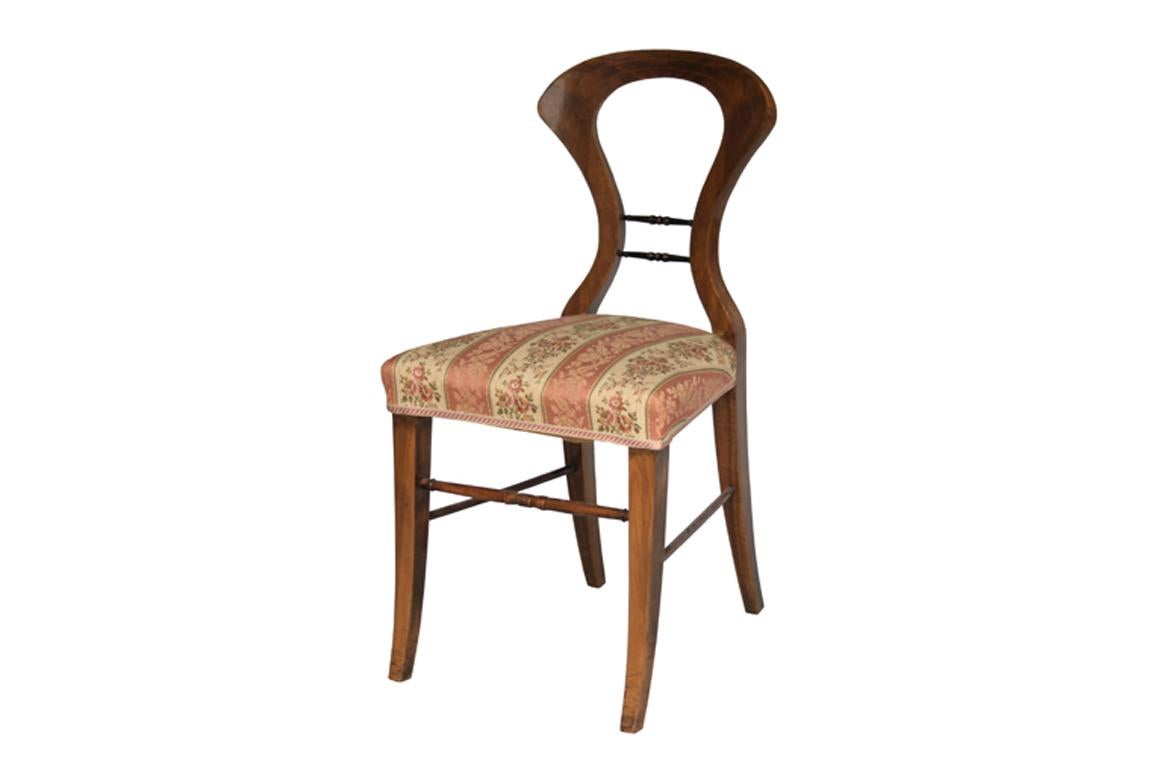 19th Century Fine Biedermeier Walnut Chair. Vienna, c. 1825. For Sale 1