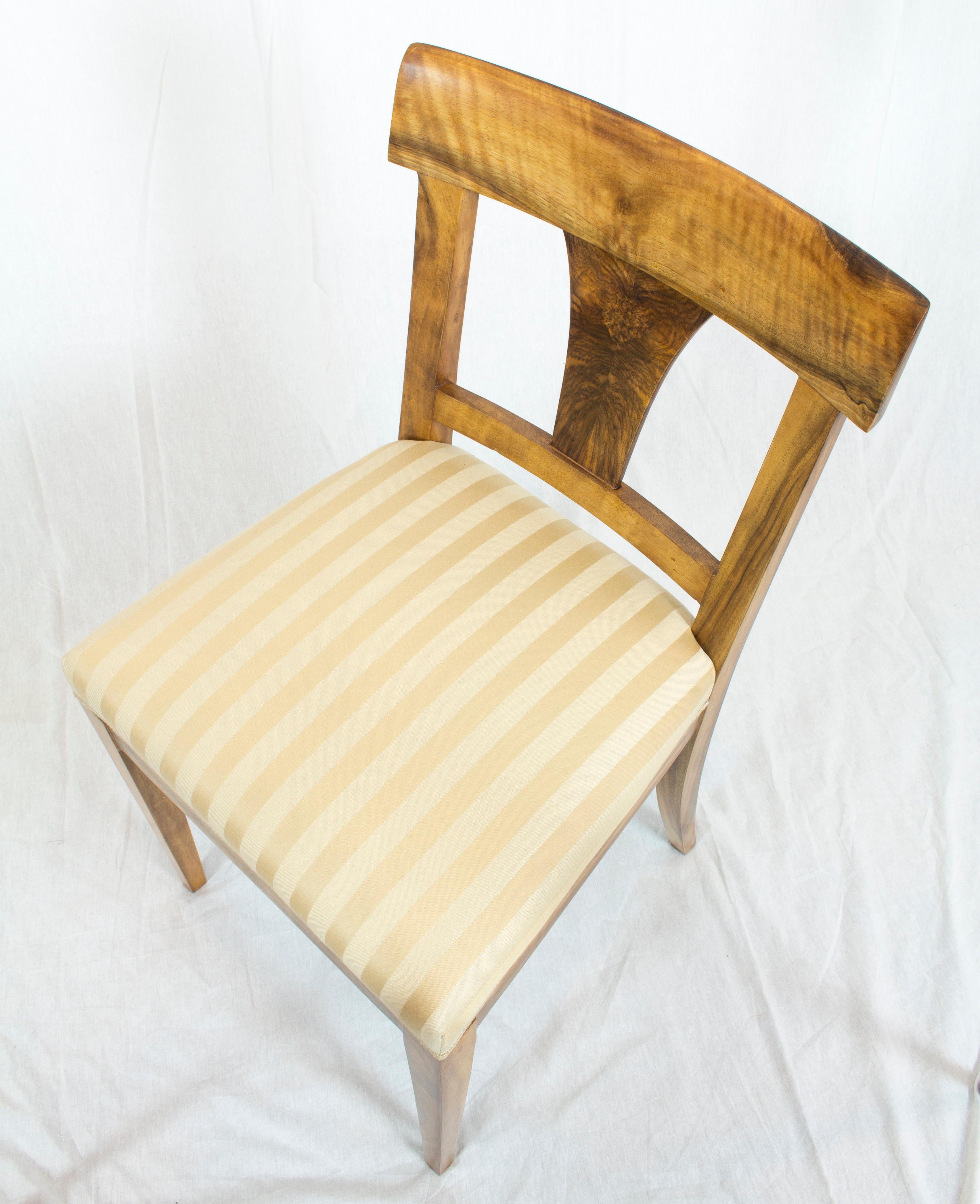 19th Century Biedermeier Walnut Chair In Good Condition For Sale In Darmstadt, DE
