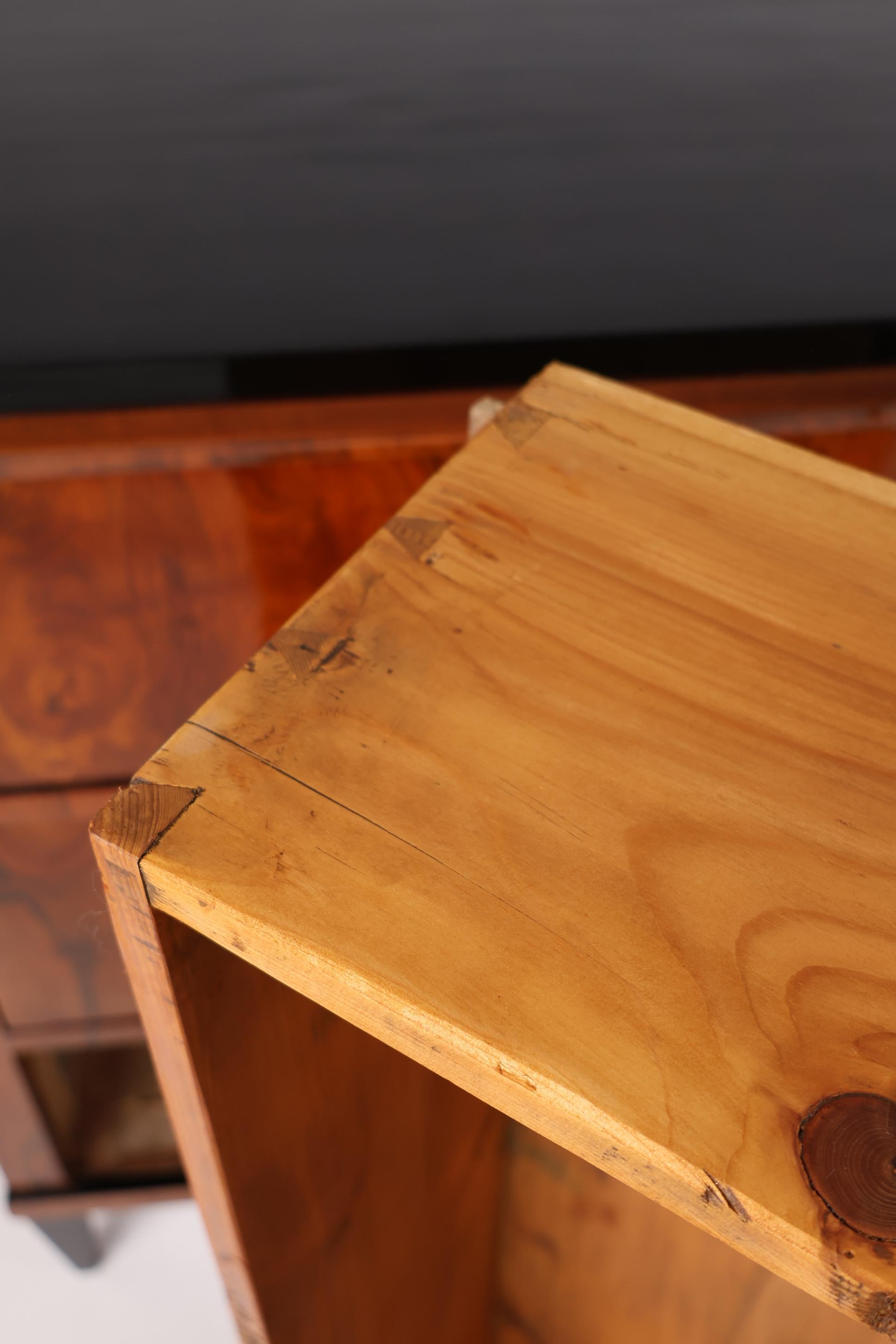 Cassettiera in noce Biedermeier del XIX secolo in vendita 4