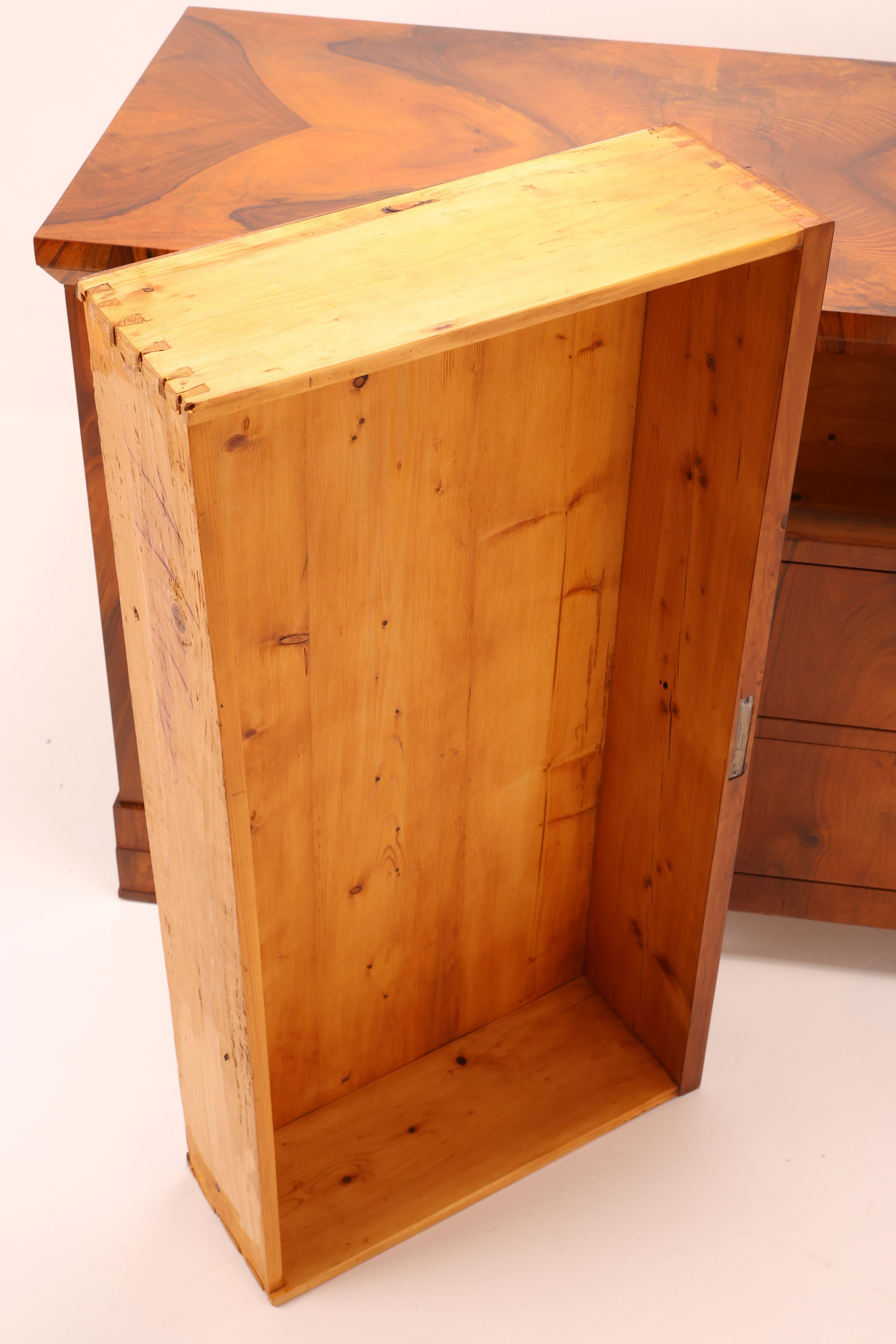 19th Century Biedermeier Walnut Chest of Drawers For Sale 7