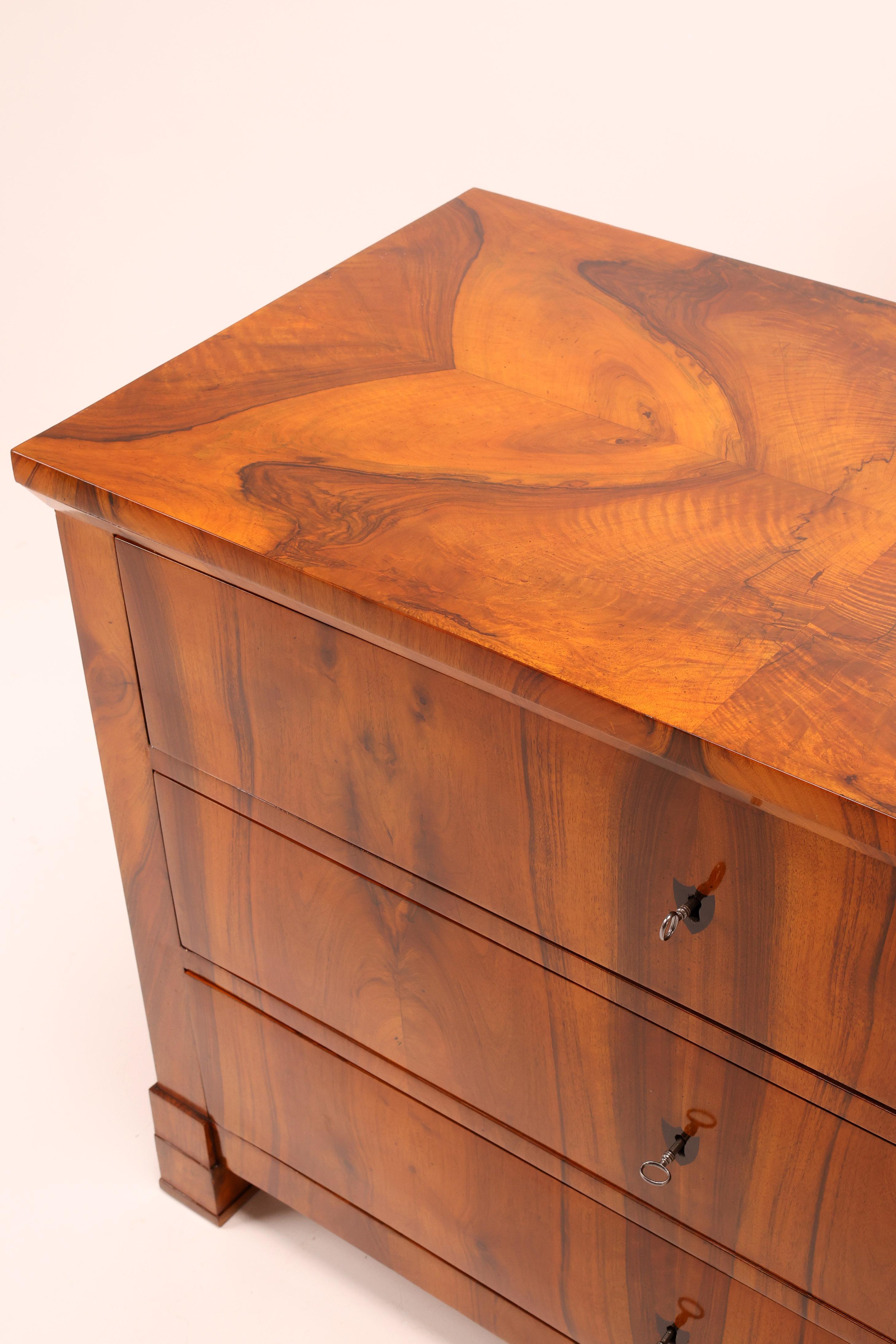 19th Century Biedermeier Walnut Chest of Drawers For Sale 8