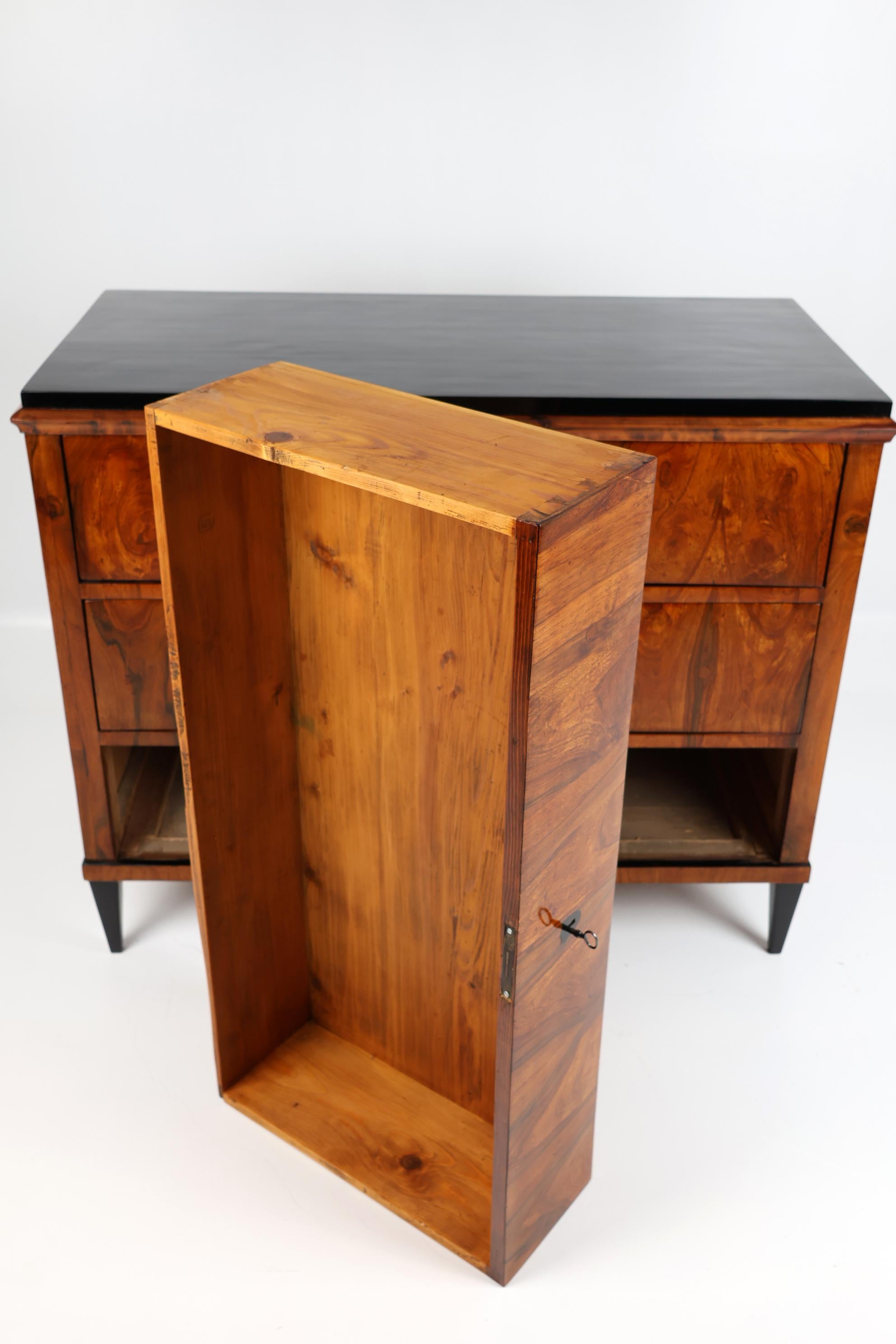Cassettiera in noce Biedermeier del XIX secolo in vendita 8