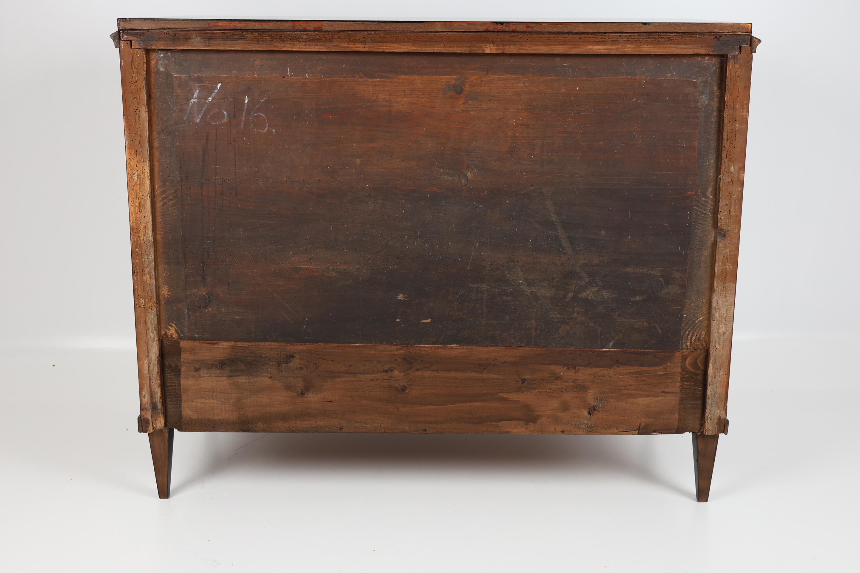 Cassettiera in noce Biedermeier del XIX secolo in vendita 13