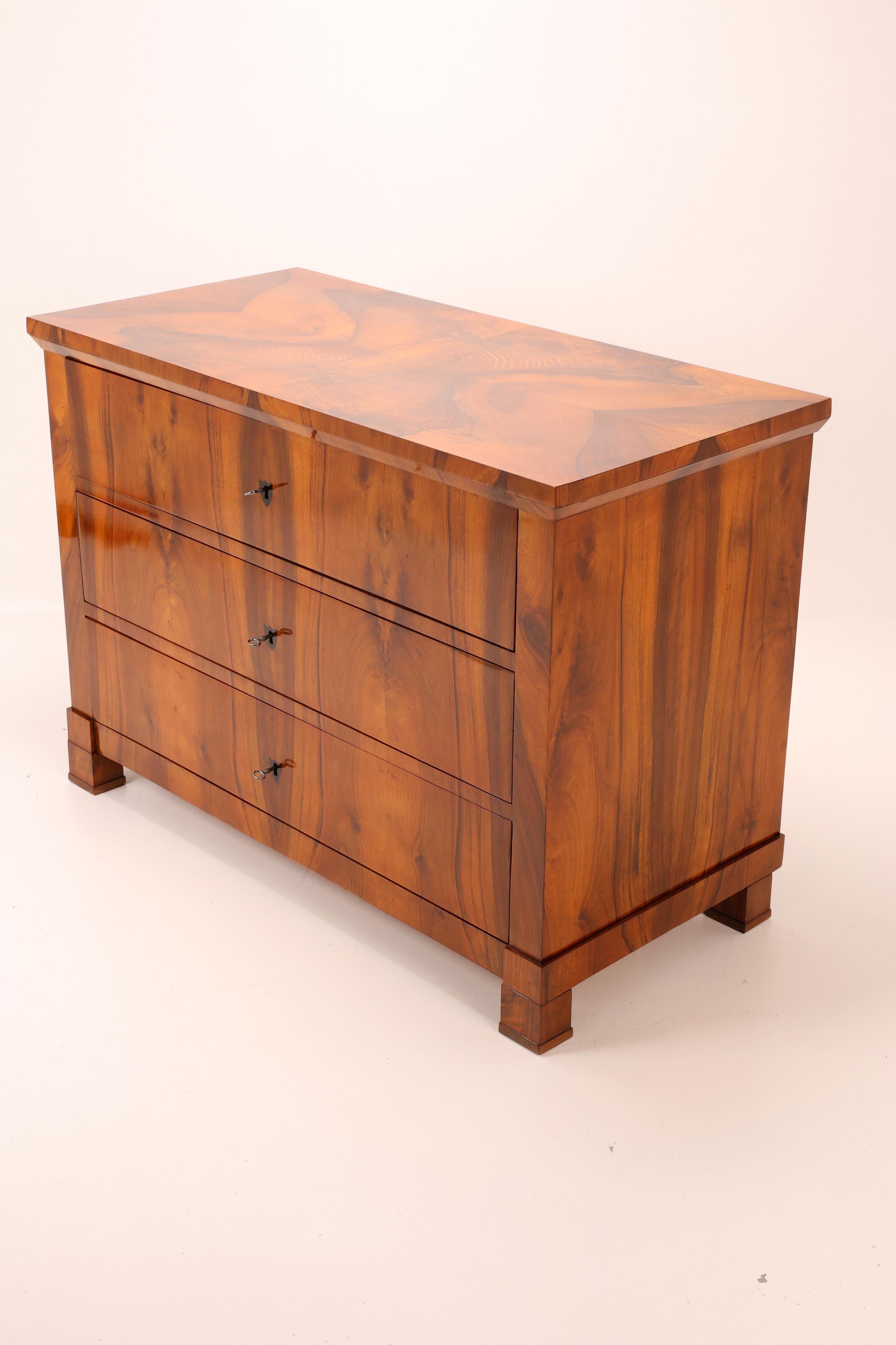 German 19th Century Biedermeier Walnut Chest of Drawers For Sale